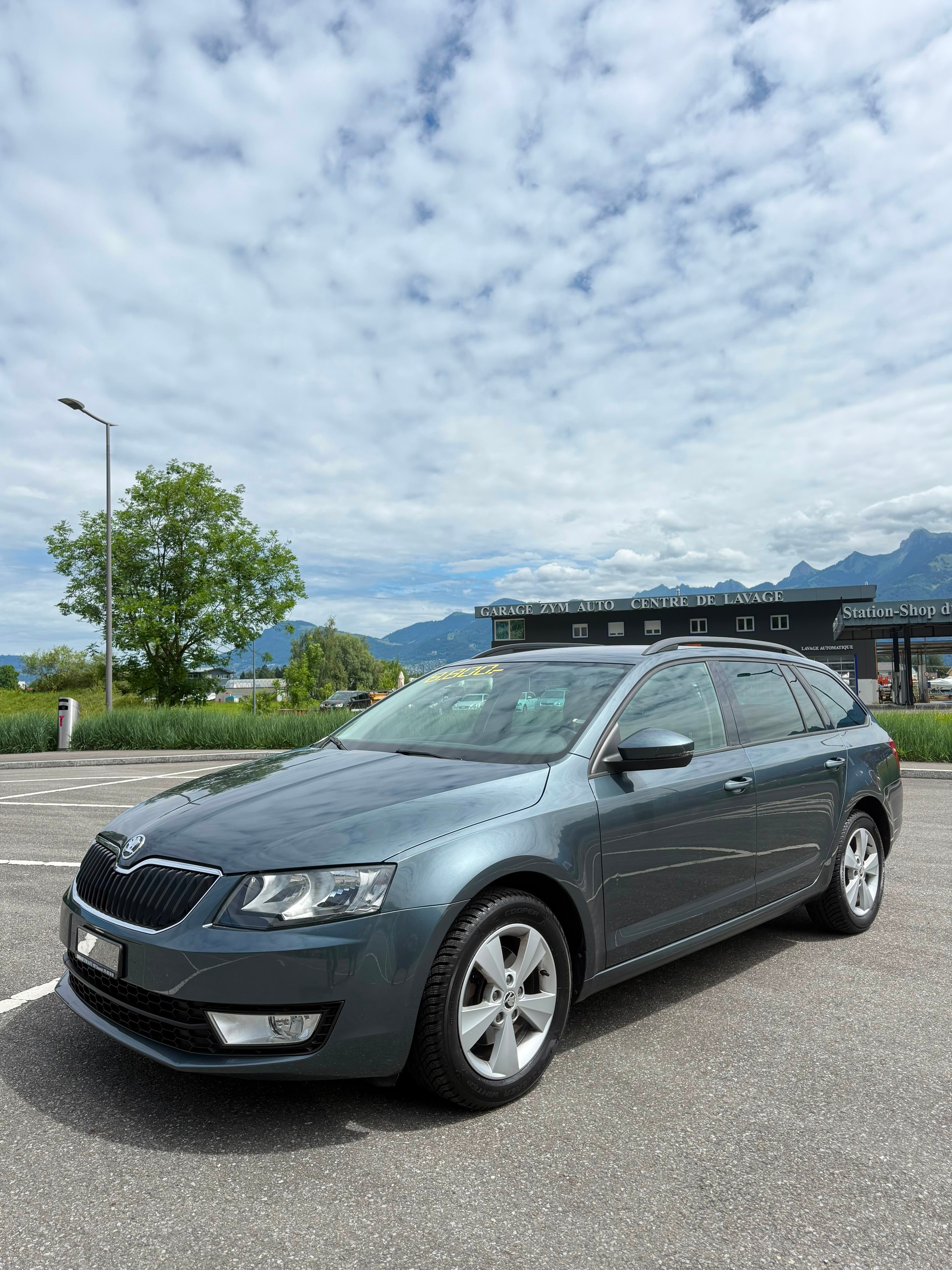 SKODA Octavia Combi 1.4 TSI Elegance-image-2