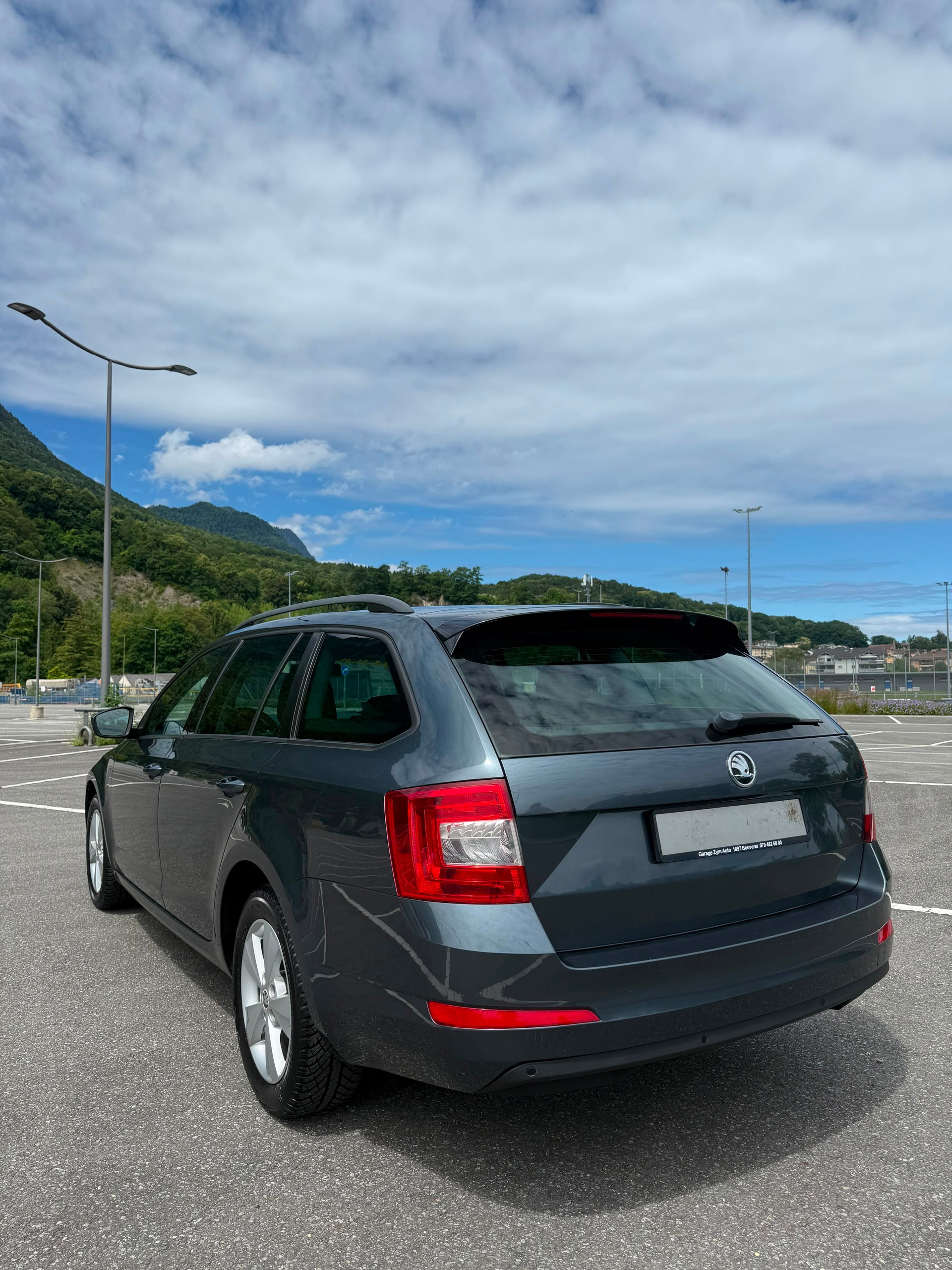 SKODA Octavia Combi 1.4 TSI Elegance-image-4