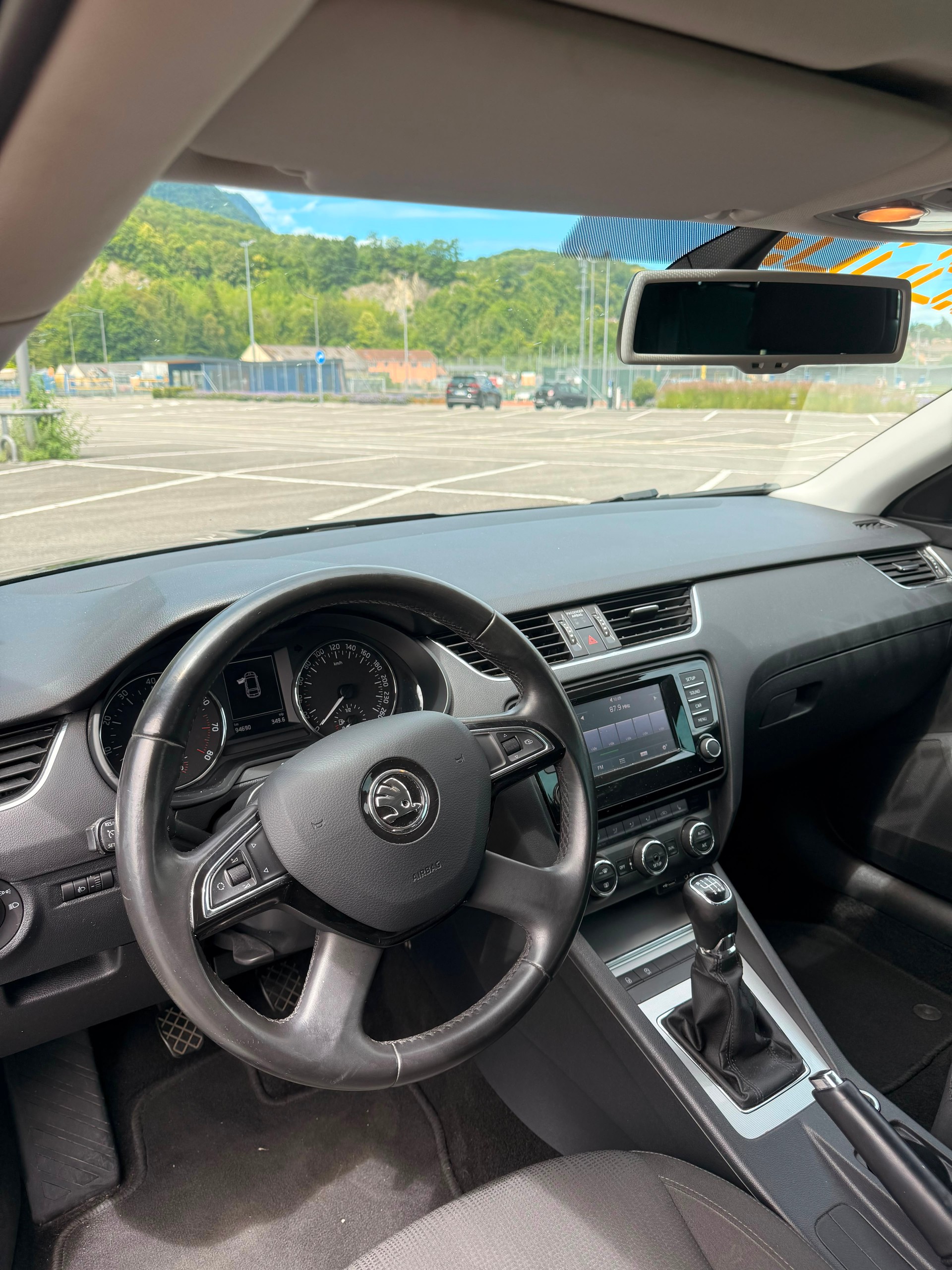 SKODA Octavia Combi 1.4 TSI Elegance-image-5