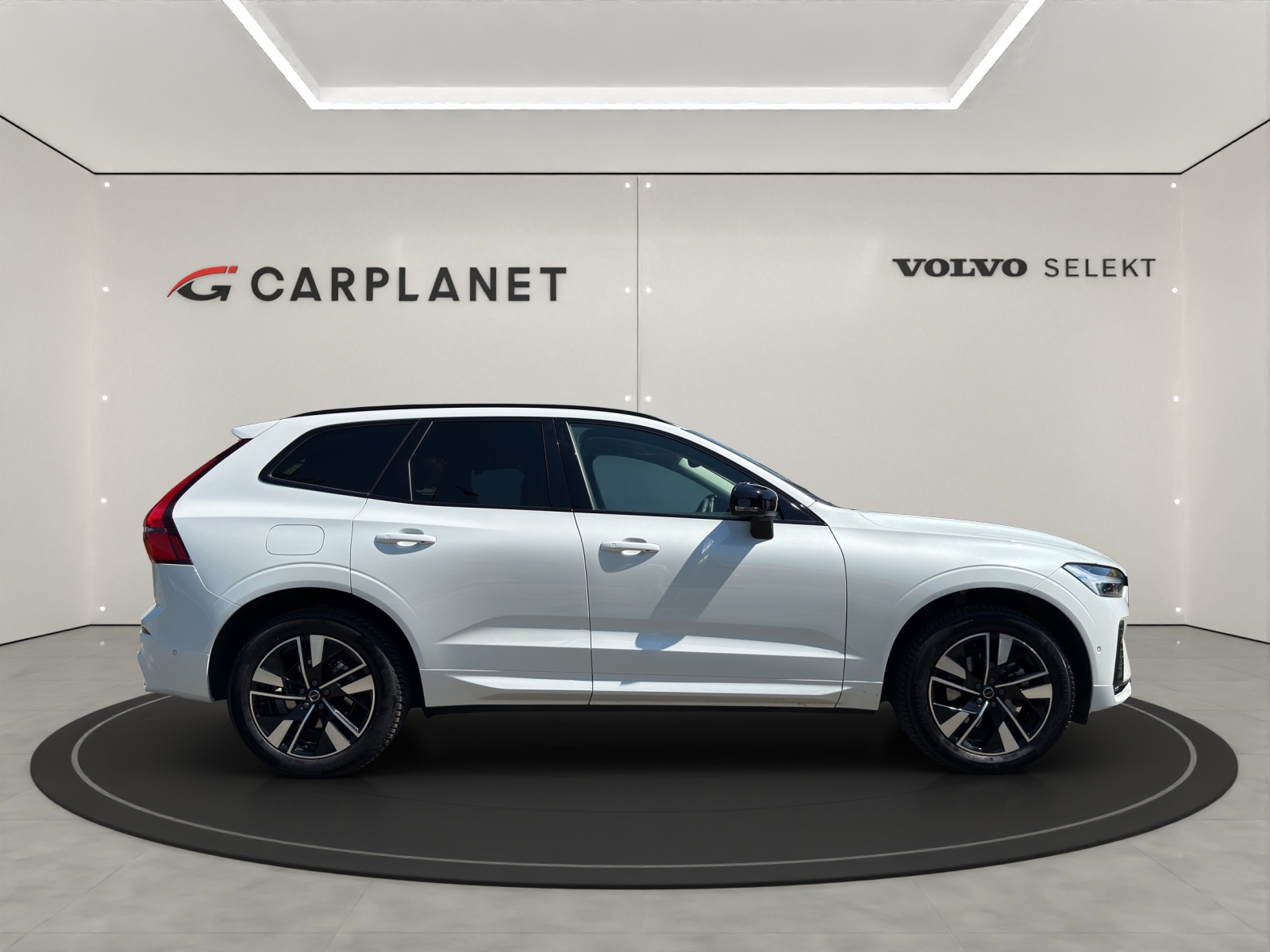 VOLVO XC60 2.0 B5 MH Plus Dark AWD-image-1