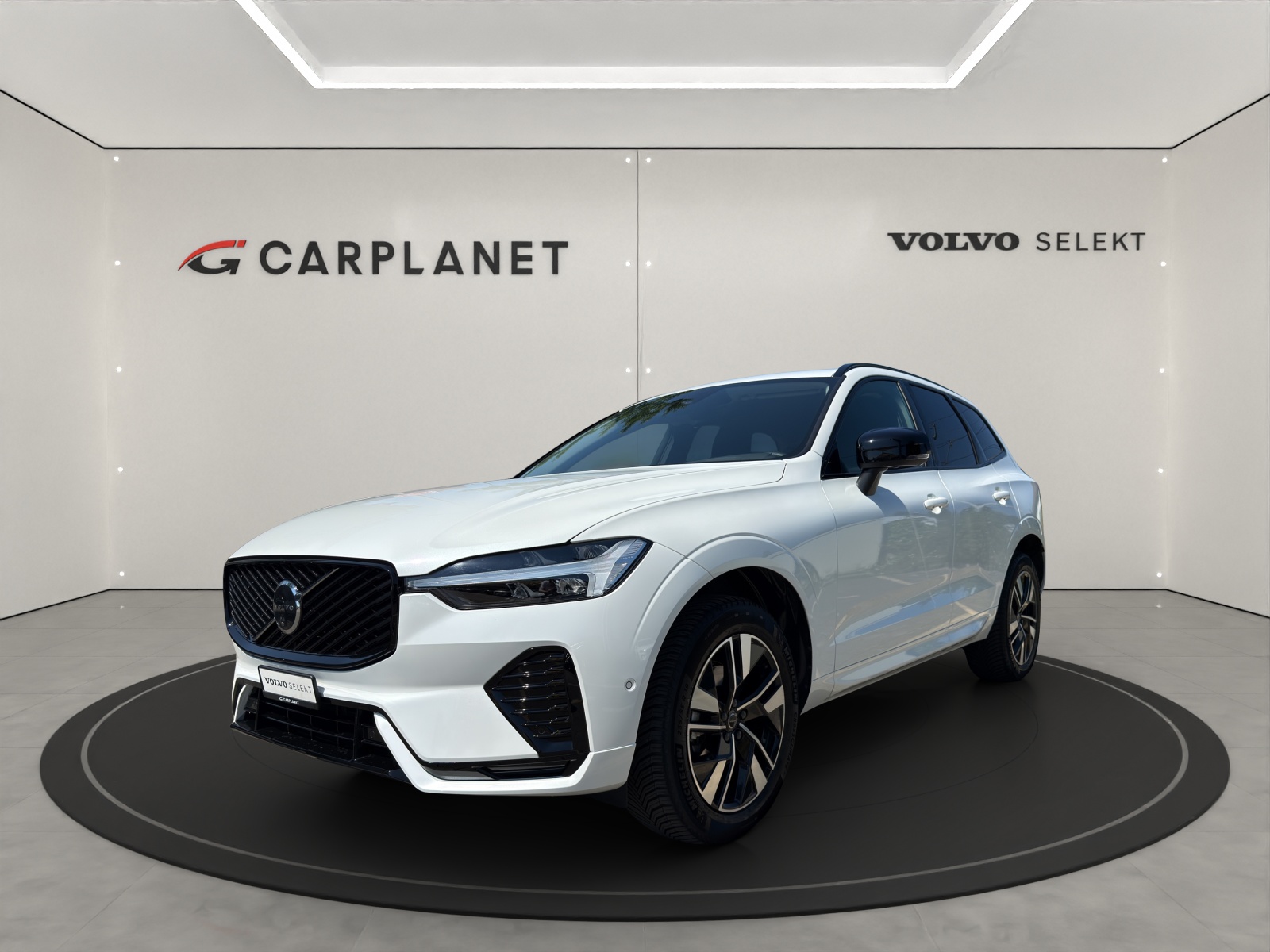 VOLVO XC60 2.0 B5 MH Plus Dark AWD-image-0