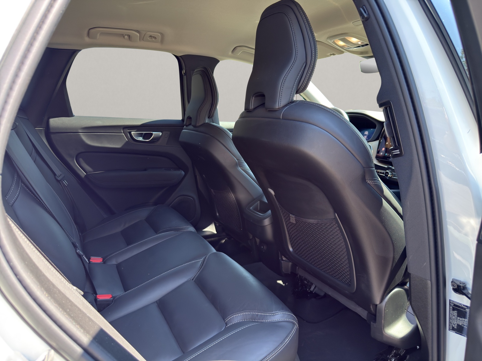 VOLVO XC60 2.0 B5 MH Plus Dark AWD-image-11