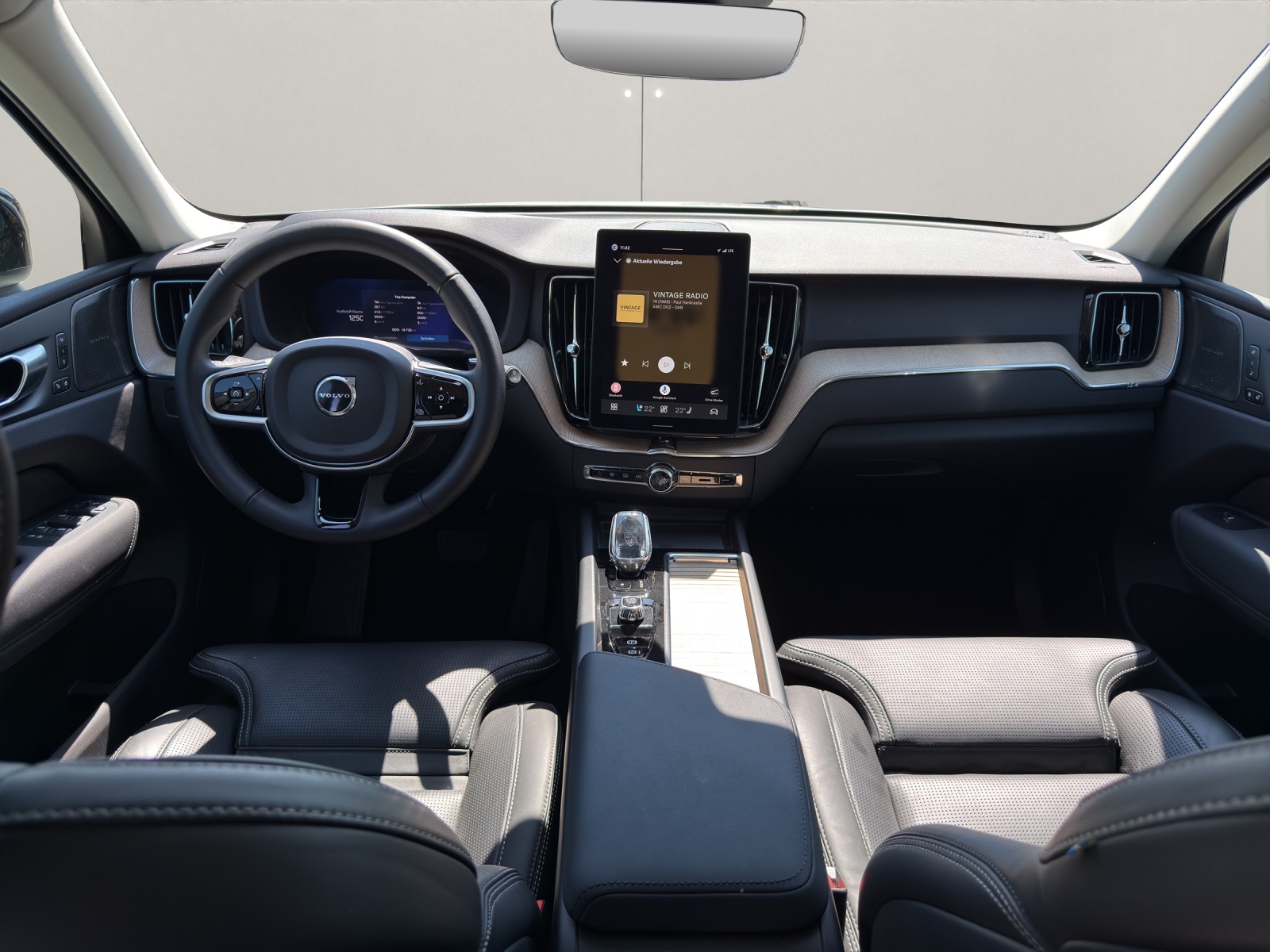 VOLVO XC60 2.0 B5 MH Plus Dark AWD-image-12