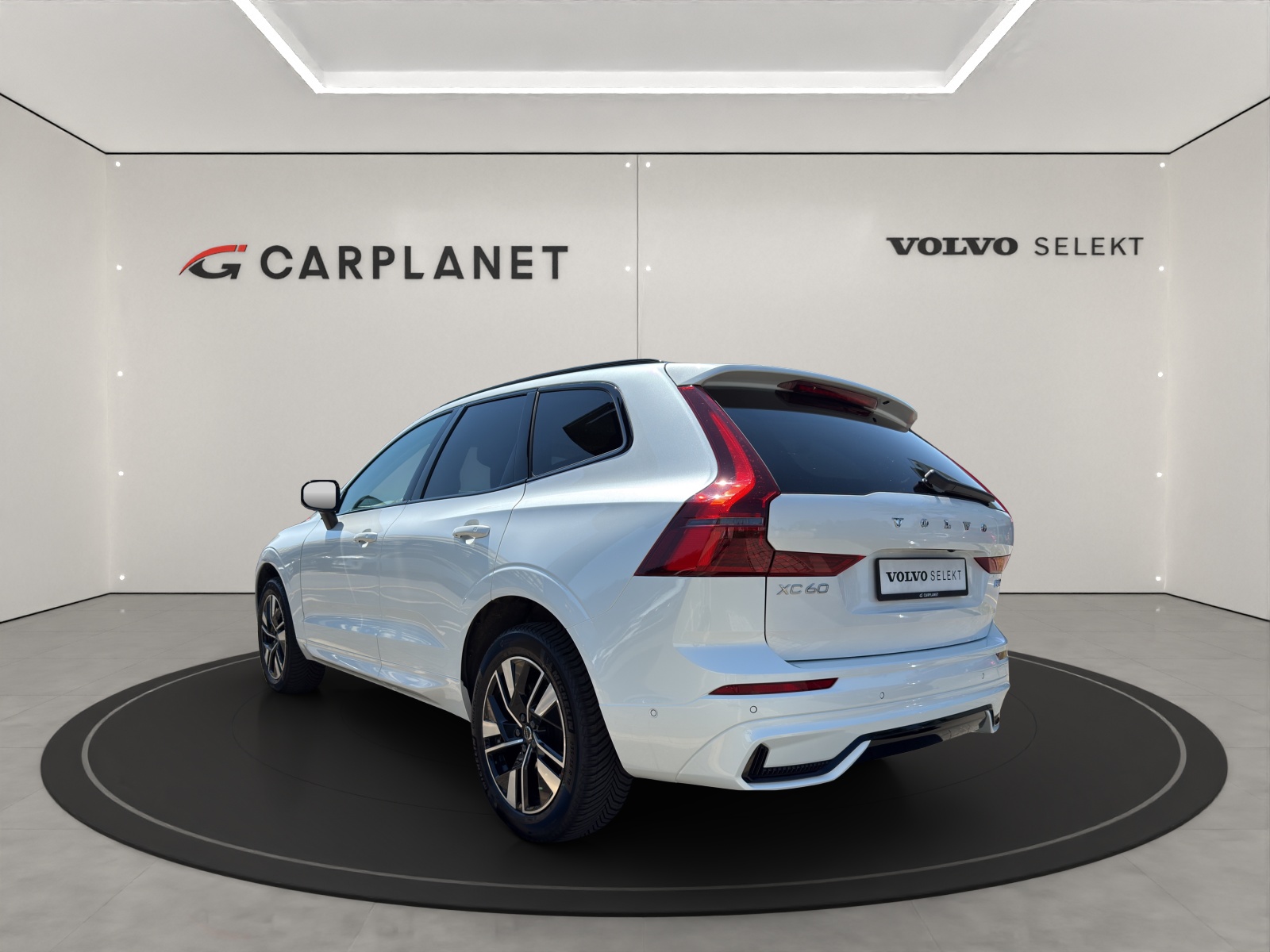 VOLVO XC60 2.0 B5 MH Plus Dark AWD-image-3