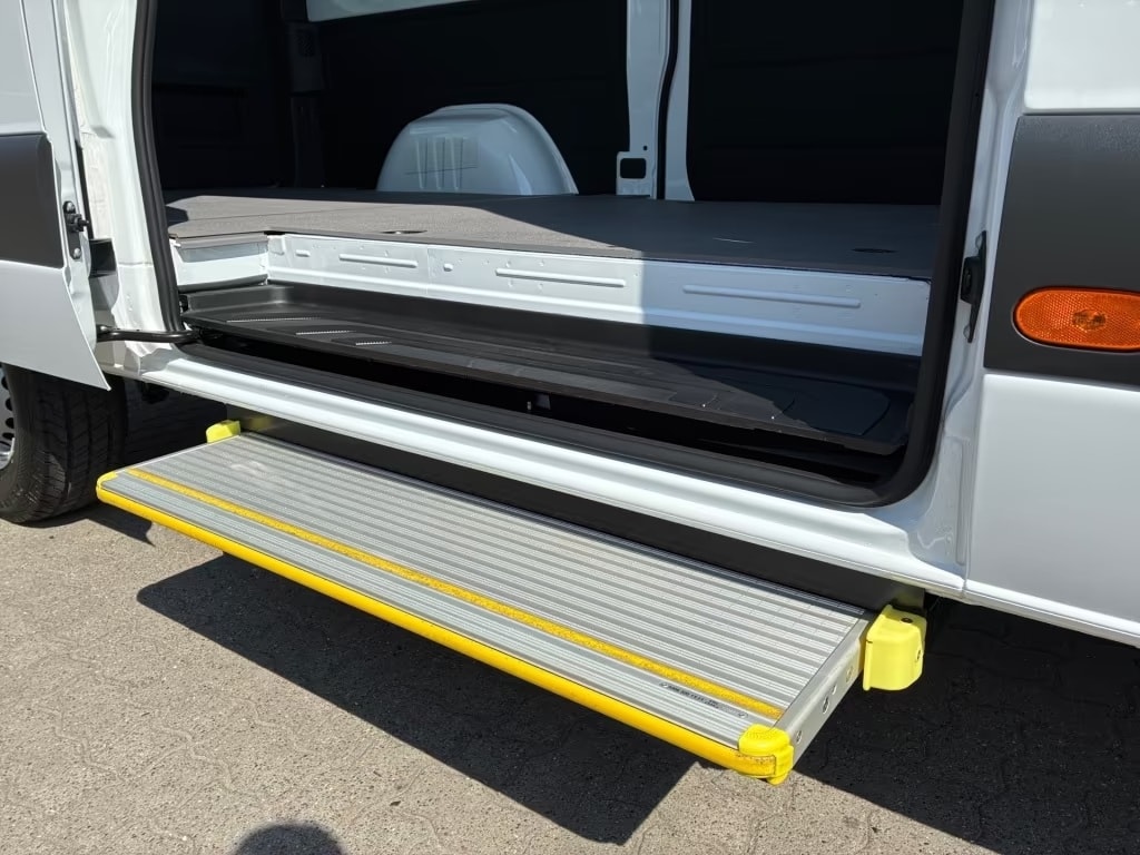 MERCEDES-BENZ Sprinter 319 CDI Lang 9G-TRONIC 4x4-image-2