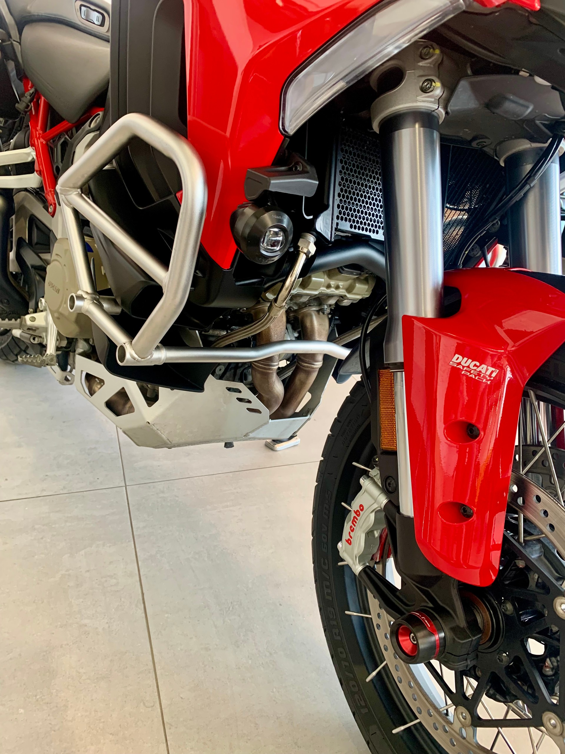 DUCATI Multistrada V4 S Travel & Radar Speichen Felgen-showroom-element-3