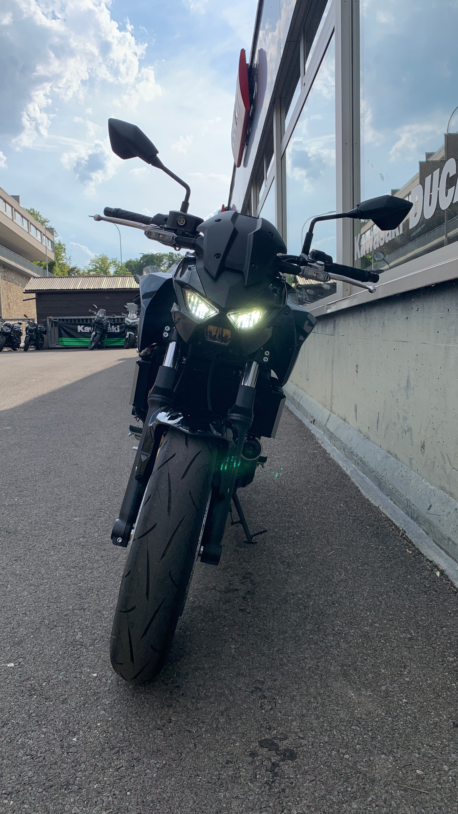 KAWASAKI Z 650-showroom-element-2