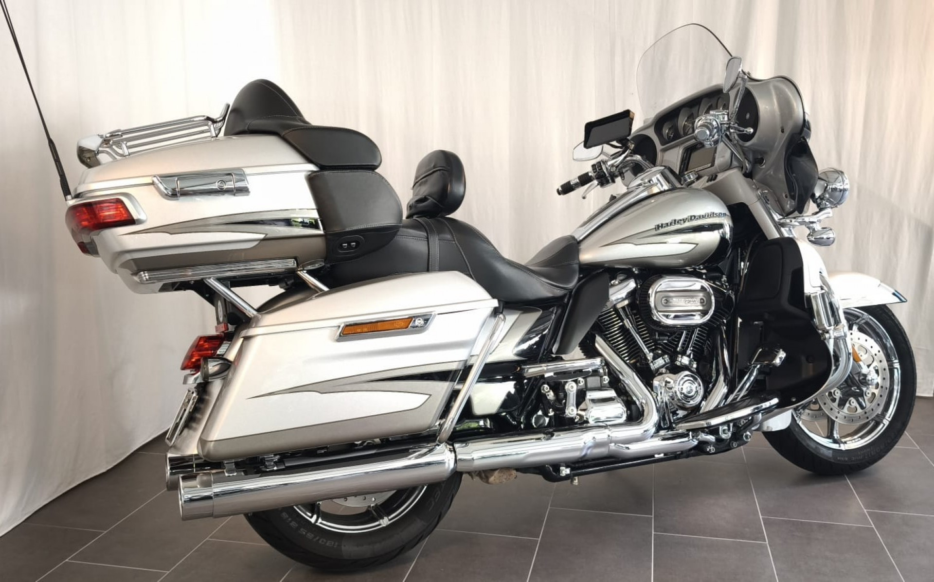 HARLEY-DAVIDSON FLHTKSE 1868 CVO Electra Glide Ultra Limited-showroom-element-2