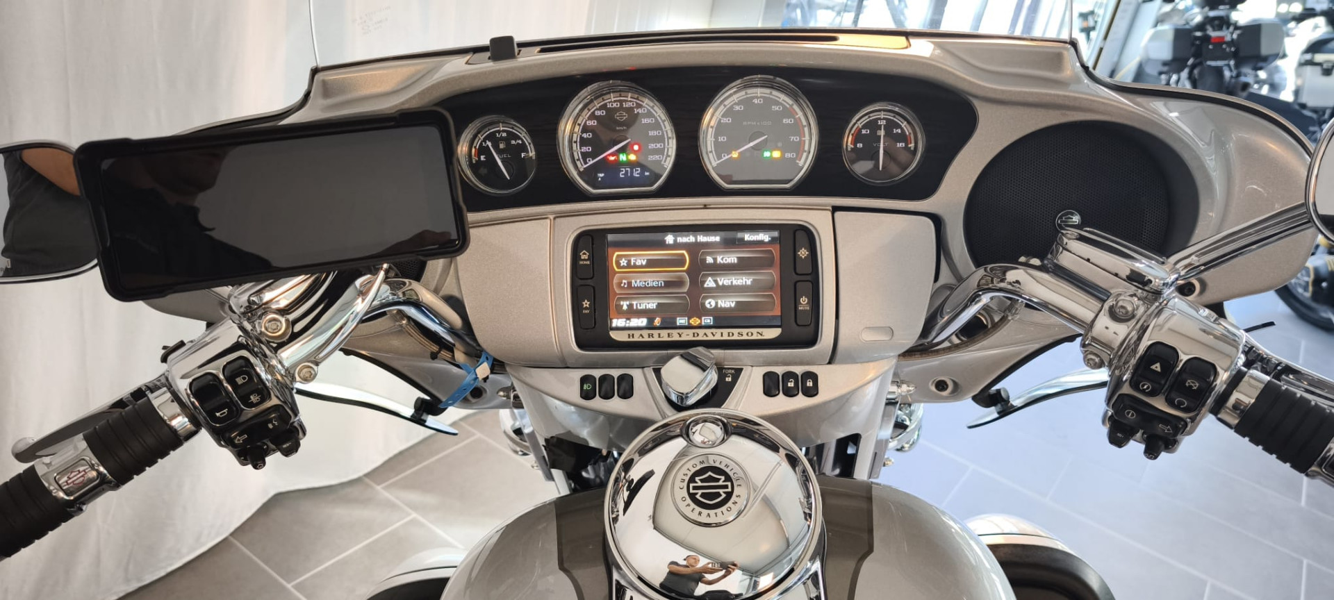 HARLEY-DAVIDSON FLHTKSE 1868 CVO Electra Glide Ultra Limited-showroom-element-3