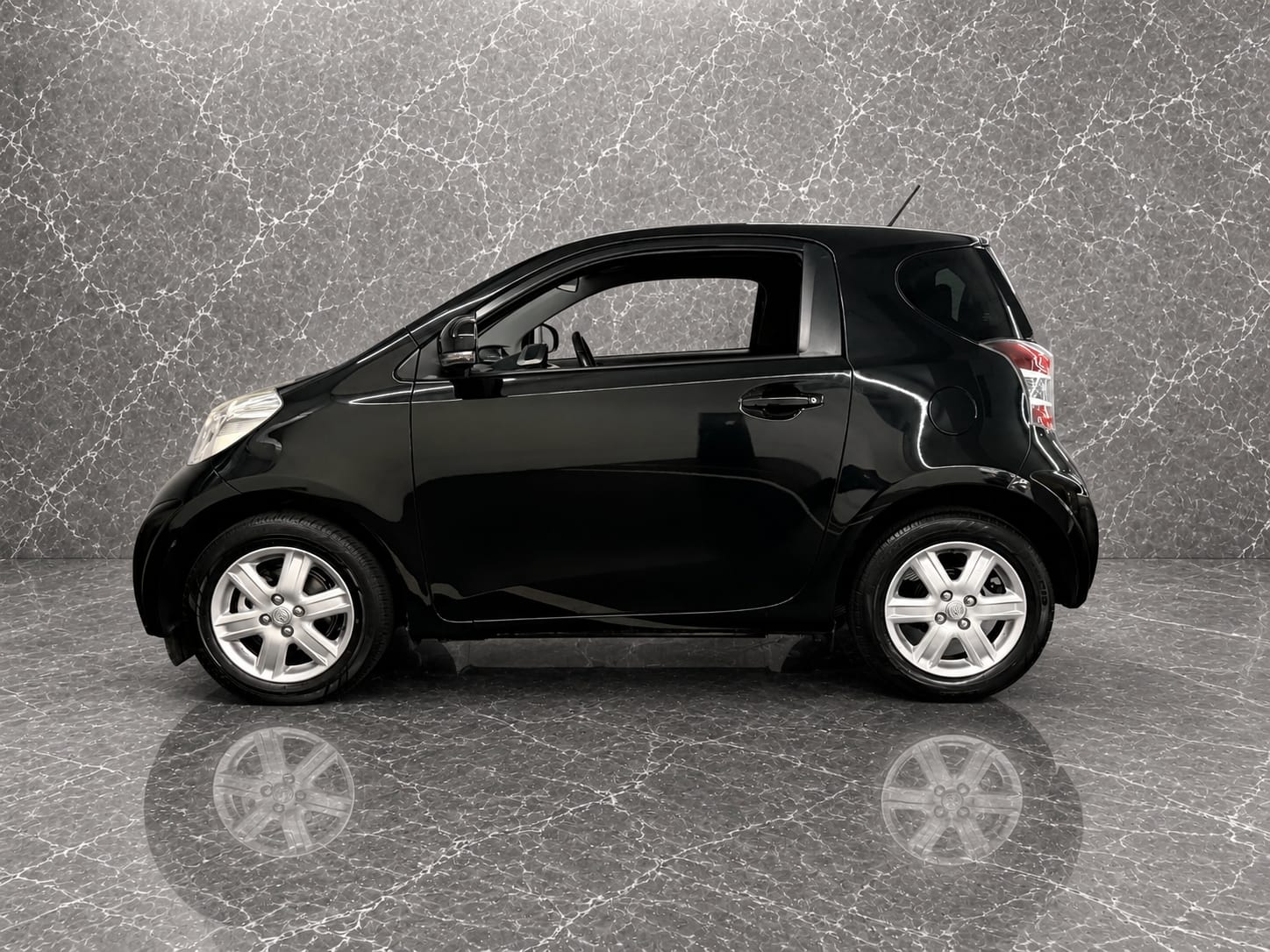 TOYOTA iQ2 1.0 VVT-i Multidrive-image-6