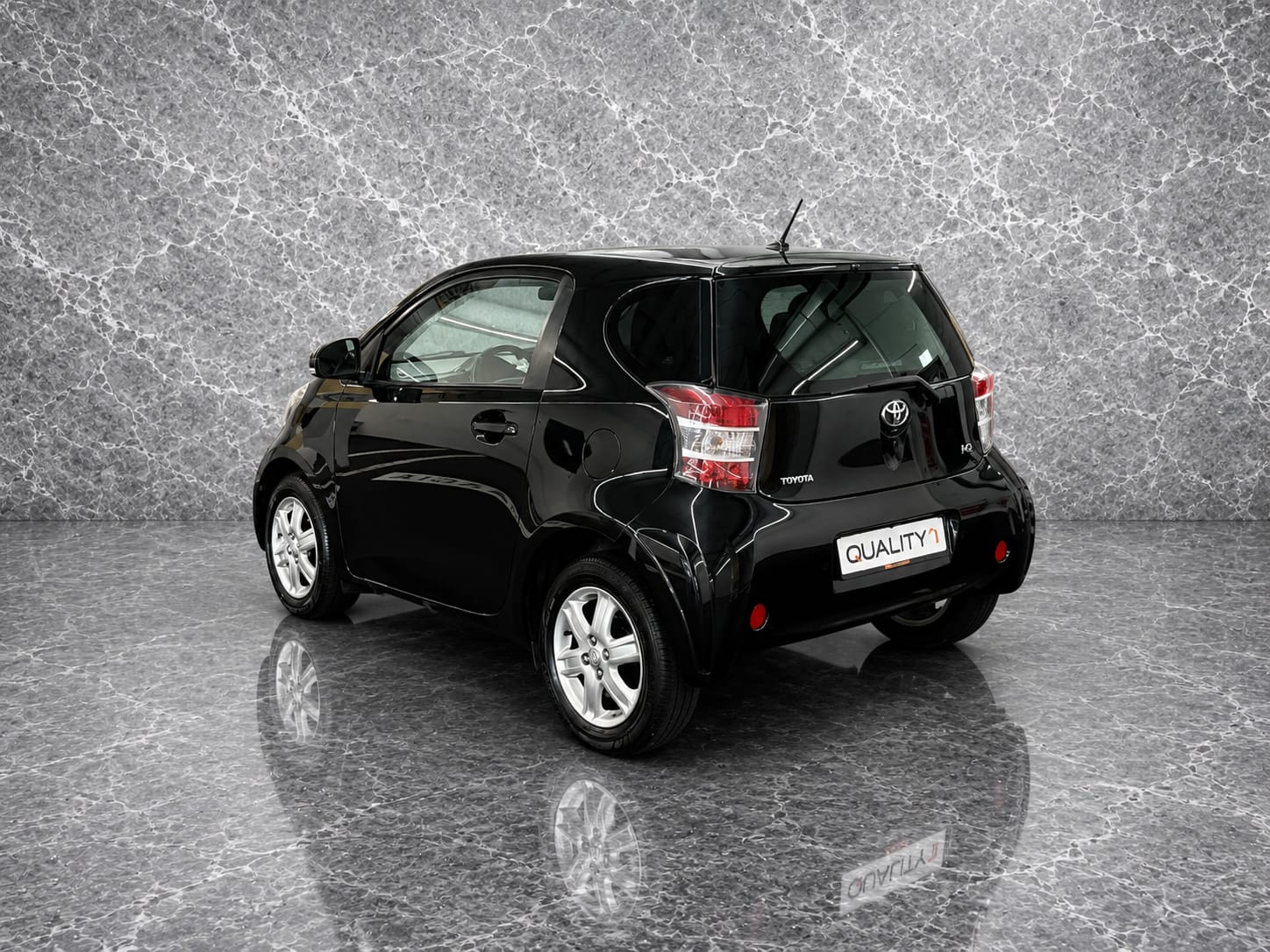 TOYOTA iQ2 1.0 VVT-i Multidrive-image-7