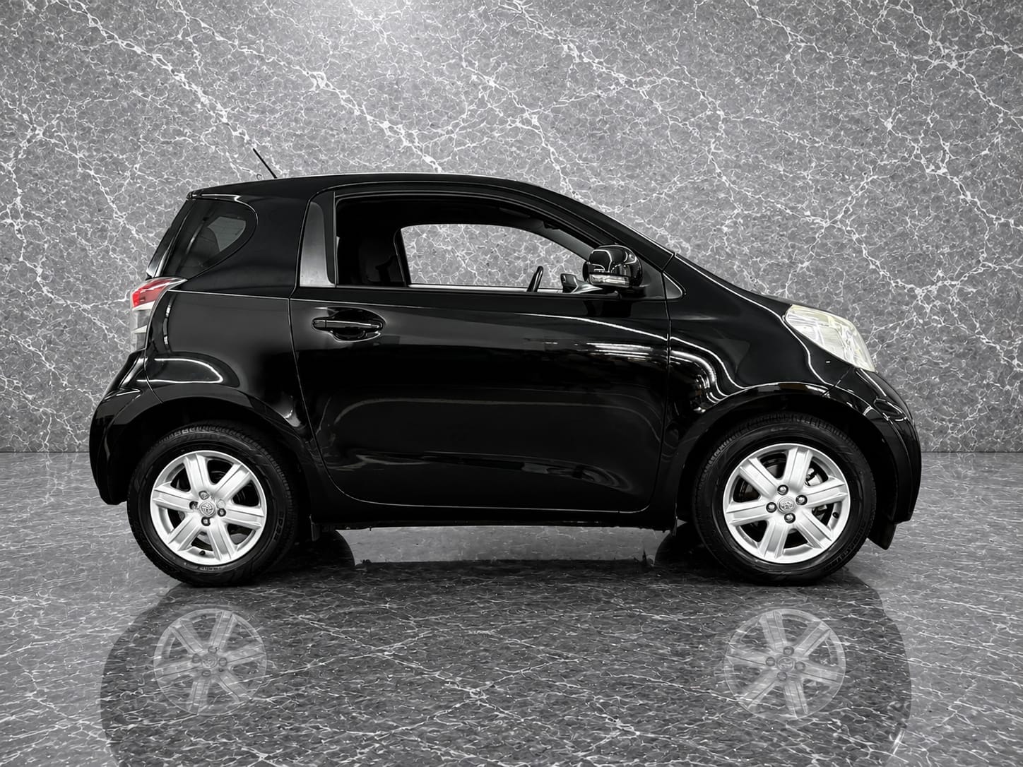 TOYOTA iQ2 1.0 VVT-i Multidrive-image-3