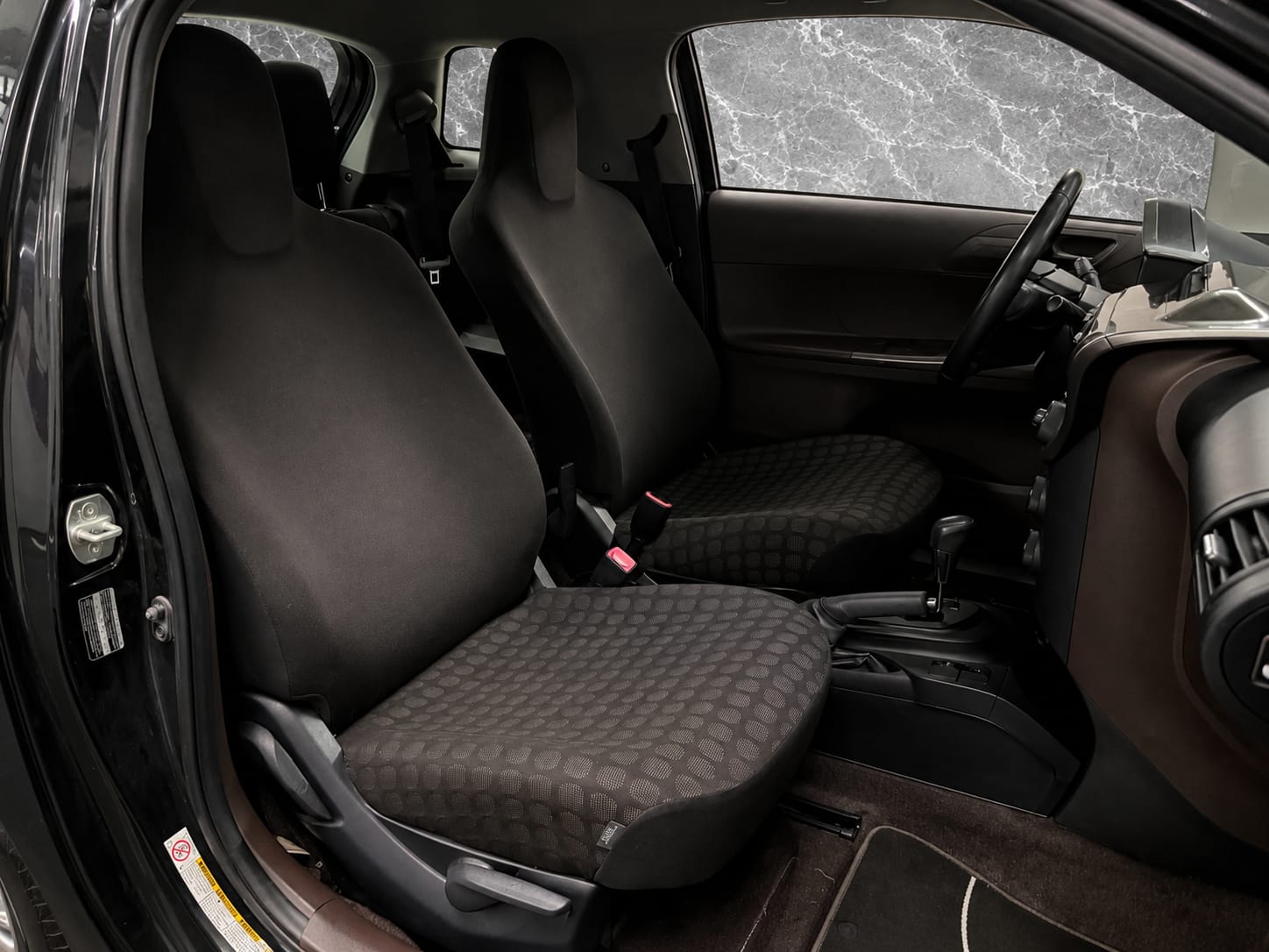 TOYOTA iQ2 1.0 VVT-i Multidrive-image-18