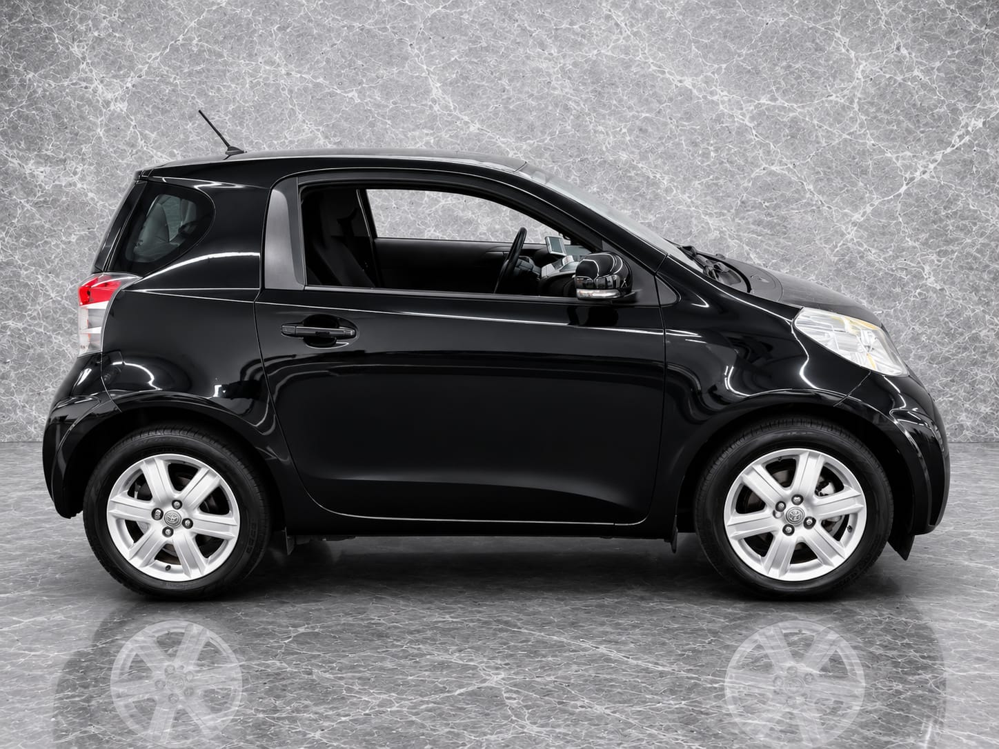 TOYOTA iQ2 1.0 VVT-i Multidrive-image-4