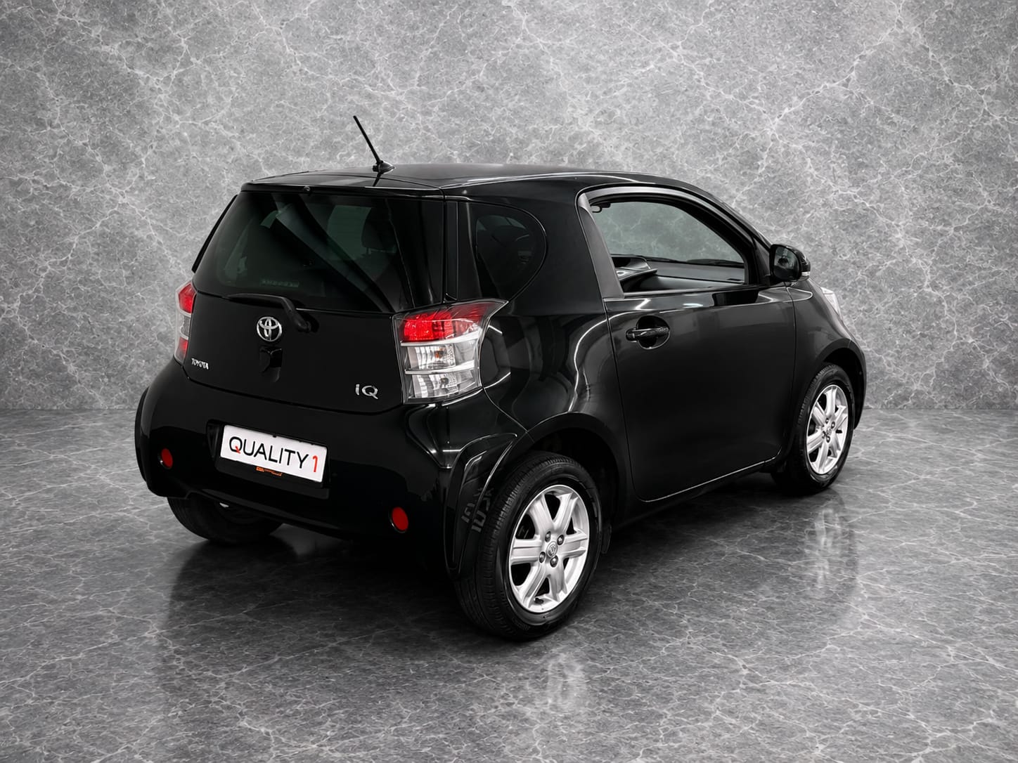 TOYOTA iQ2 1.0 VVT-i Multidrive-image-10