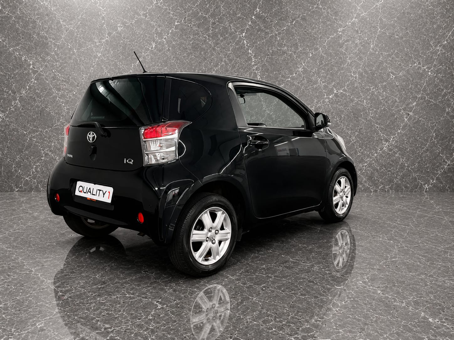 TOYOTA iQ2 1.0 VVT-i Multidrive-image-9