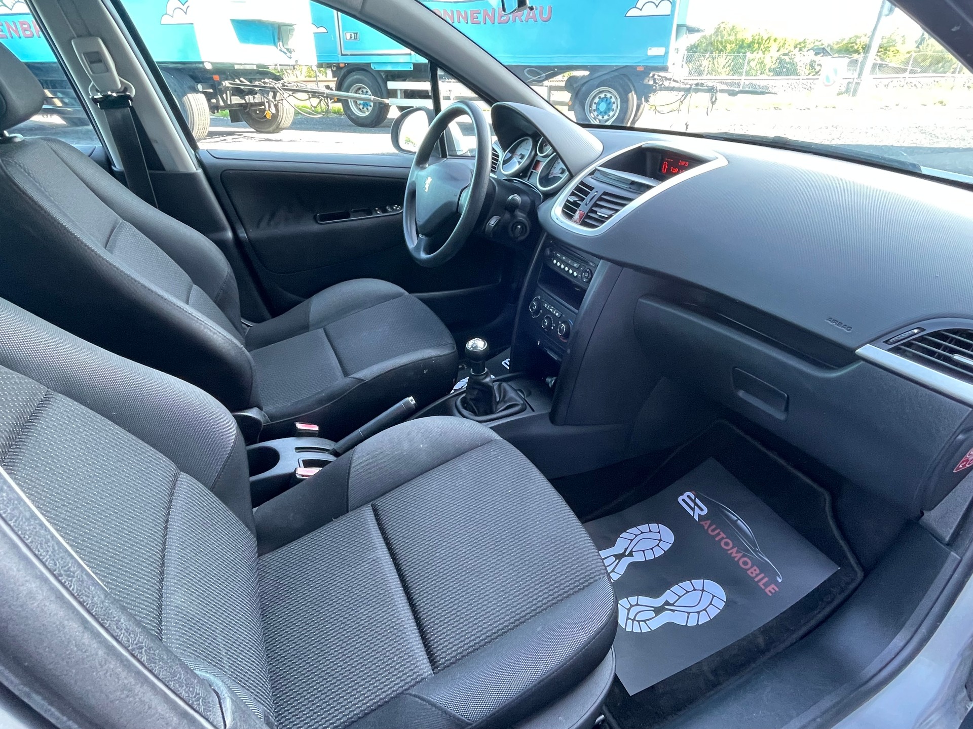 PEUGEOT 207 1.4 16V Trendy Clim-image-10