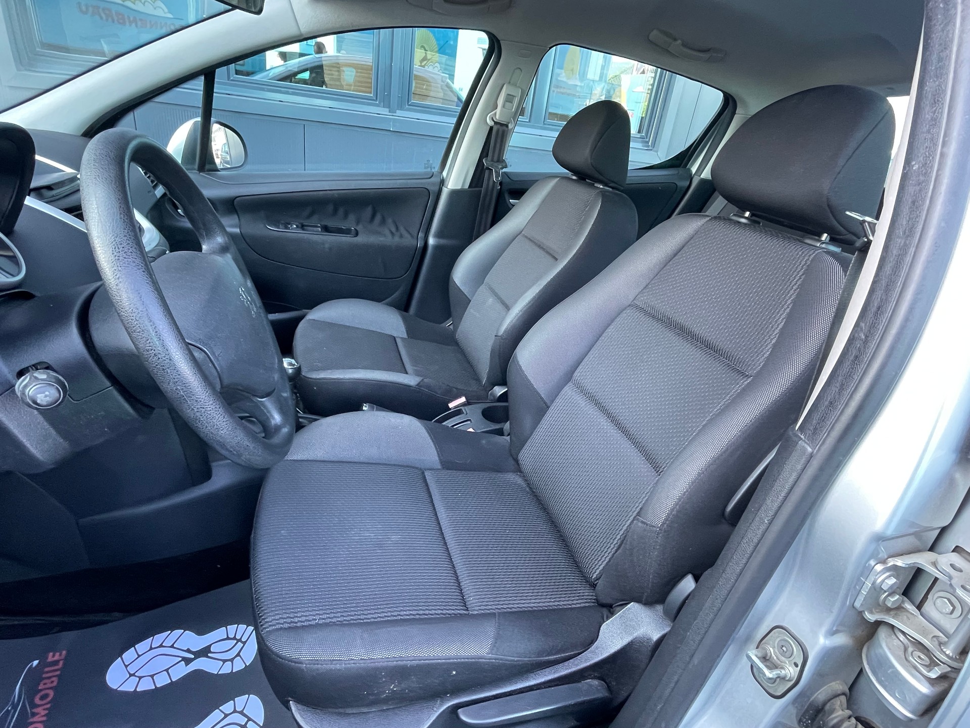 PEUGEOT 207 1.4 16V Trendy Clim-image-12
