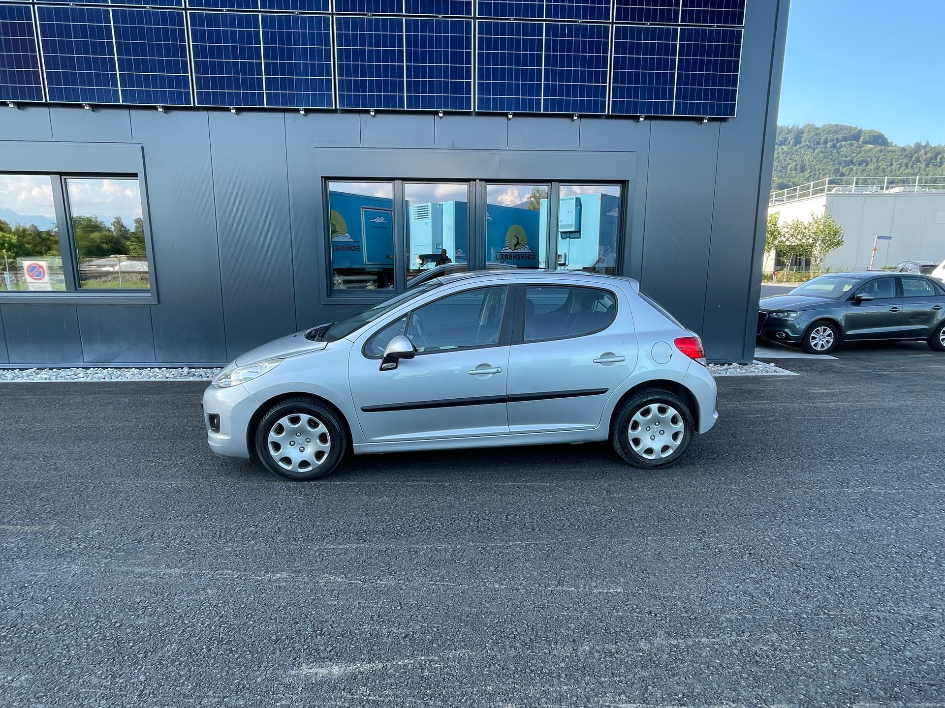 PEUGEOT 207 1.4 16V Trendy Clim-image-6