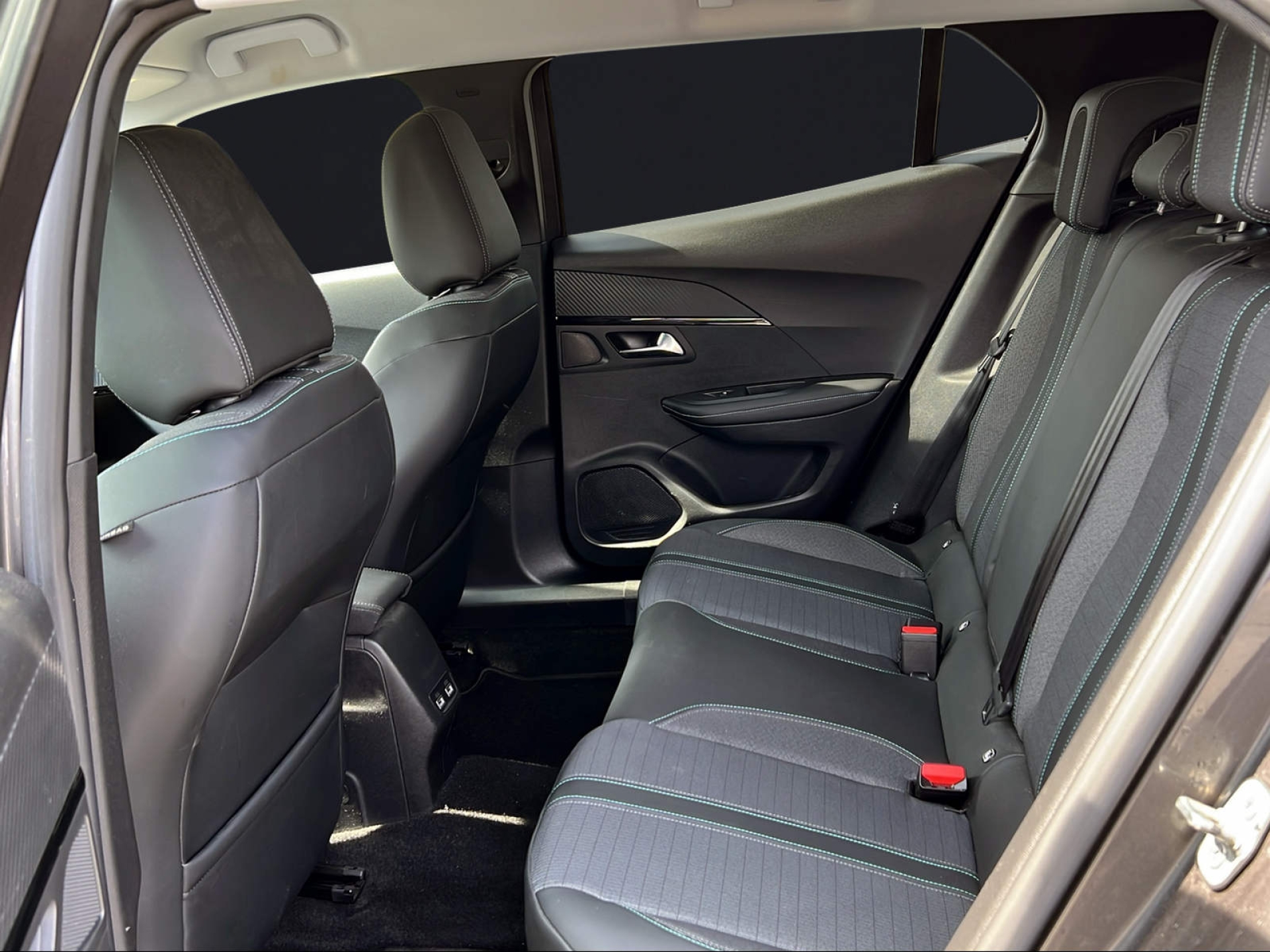 PEUGEOT 2008 1.2 PureTech Allure-image-10