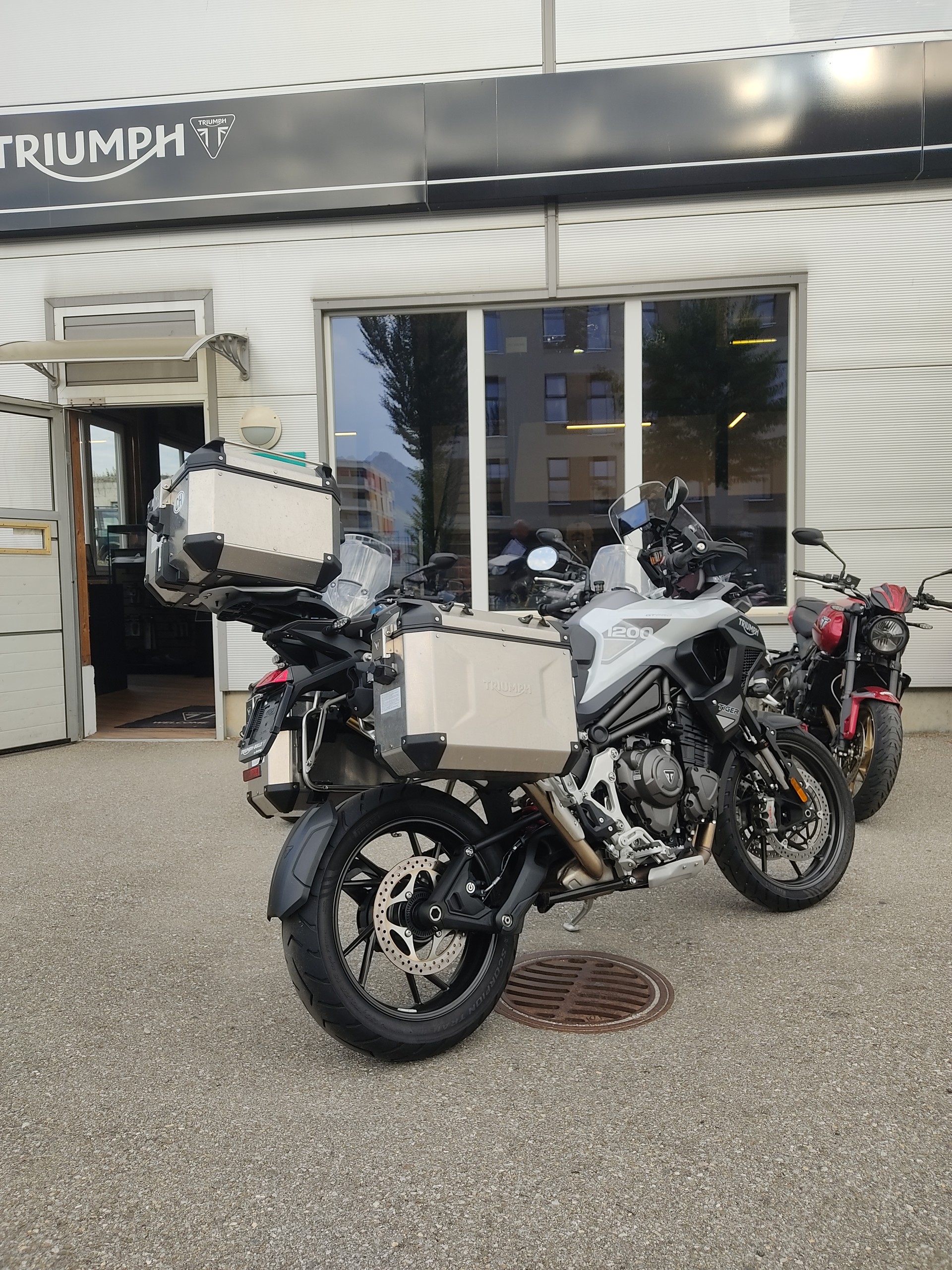 TRIUMPH Tiger 1200 GT Pro-showroom-element-2