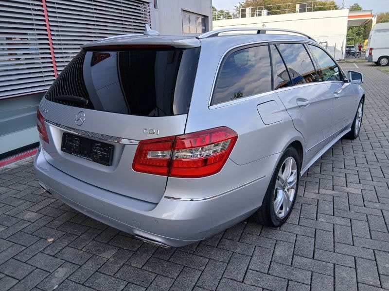 MERCEDES-BENZ E 220 CDI BlueEfficiency Avantgarde 7G-Tronic-image-1