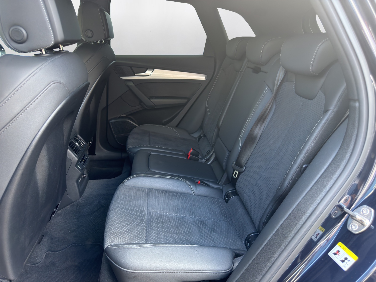 AUDI Q5 45 TFSI advanced quattro S-tronic-image-10