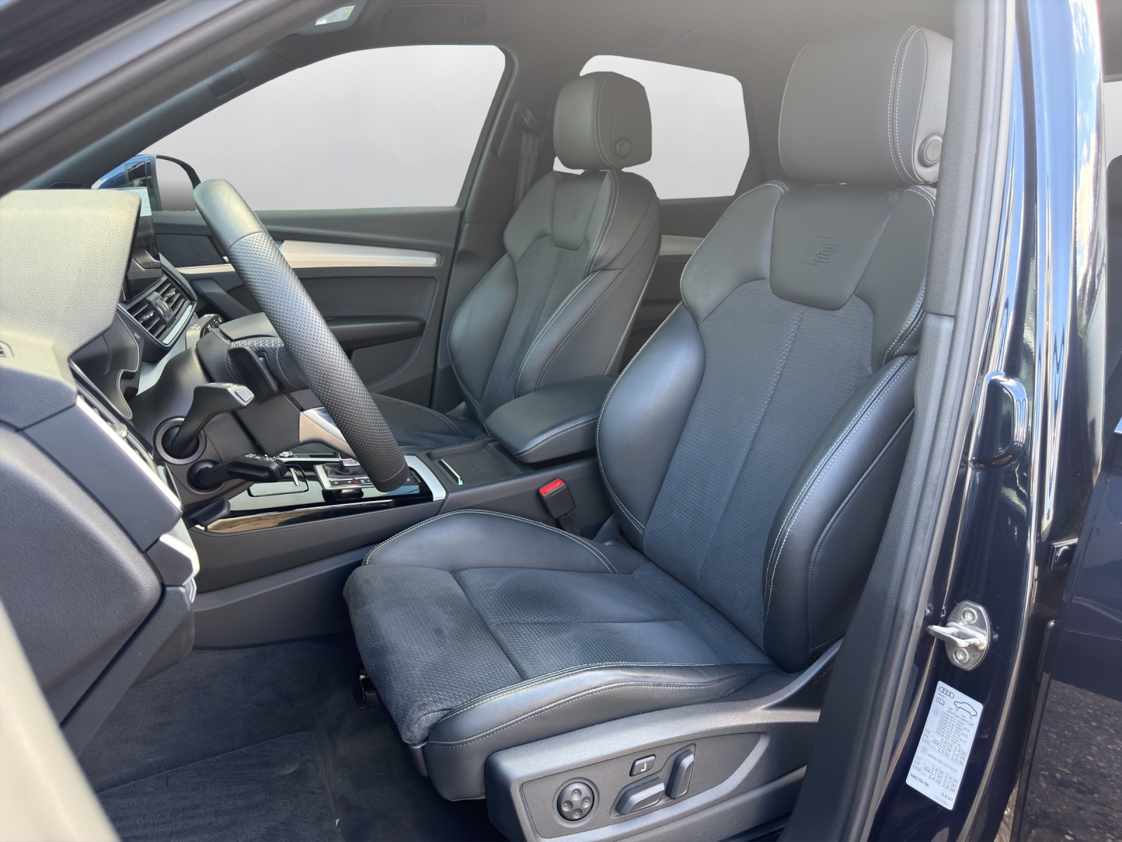 AUDI Q5 45 TFSI advanced quattro S-tronic-image-9