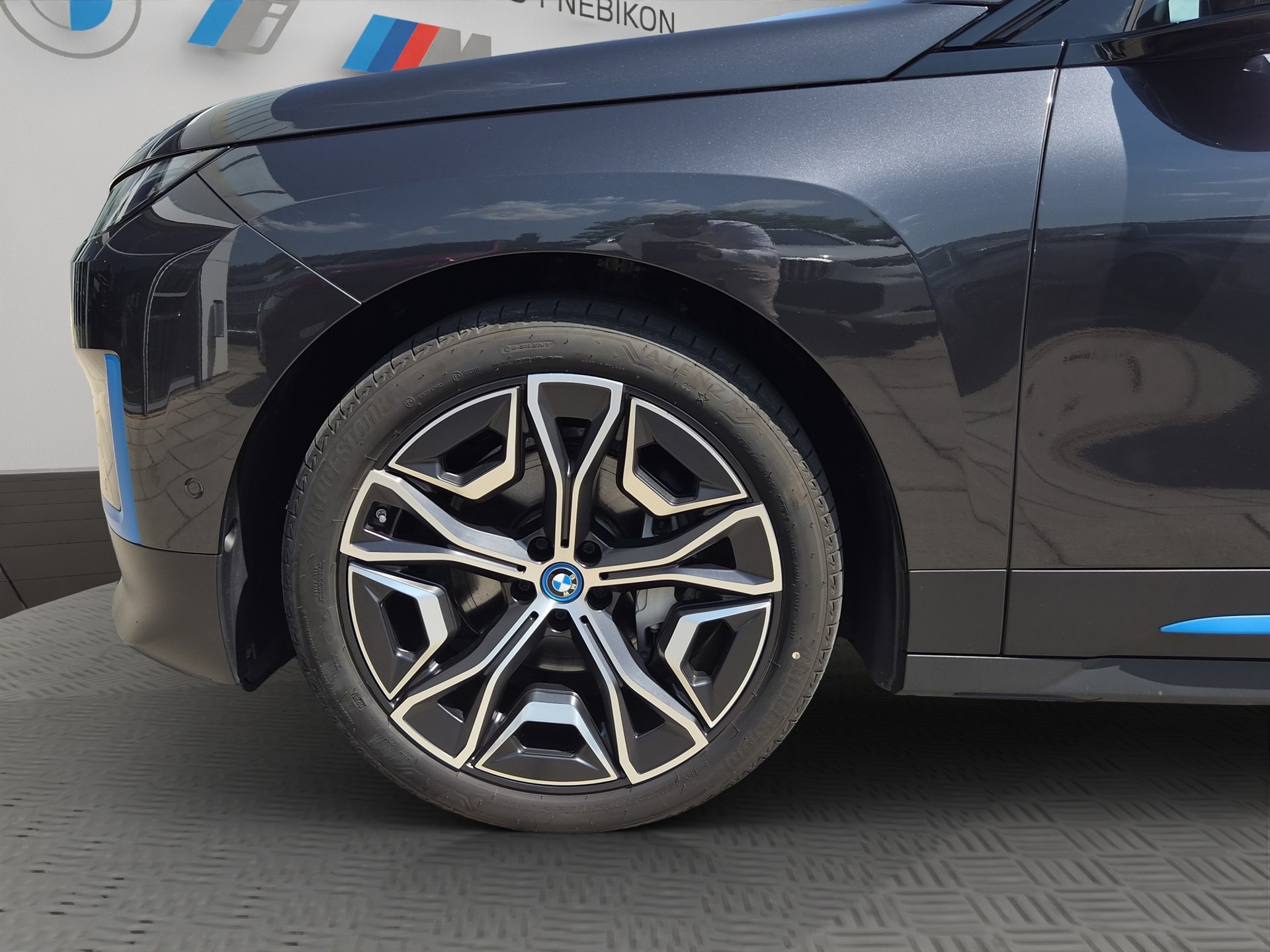 BMW iX xDrive50-image-9