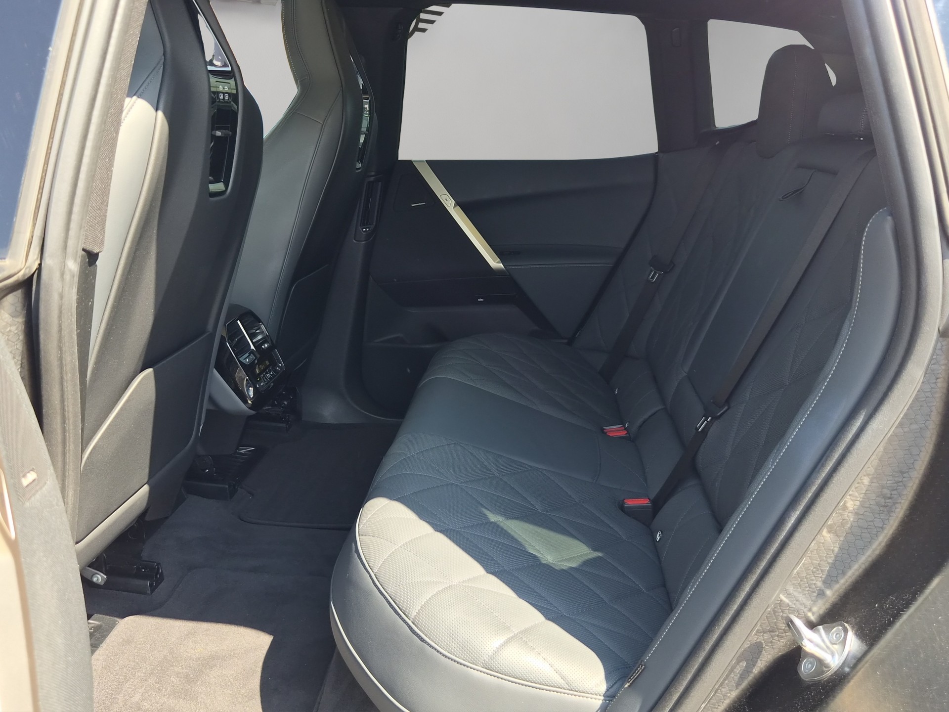 BMW iX xDrive50-image-19