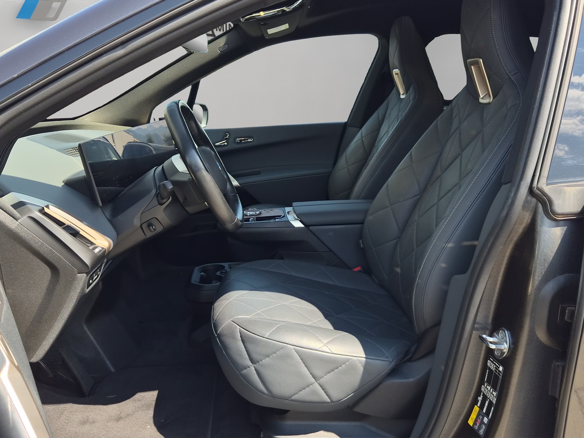 BMW iX xDrive50-image-11