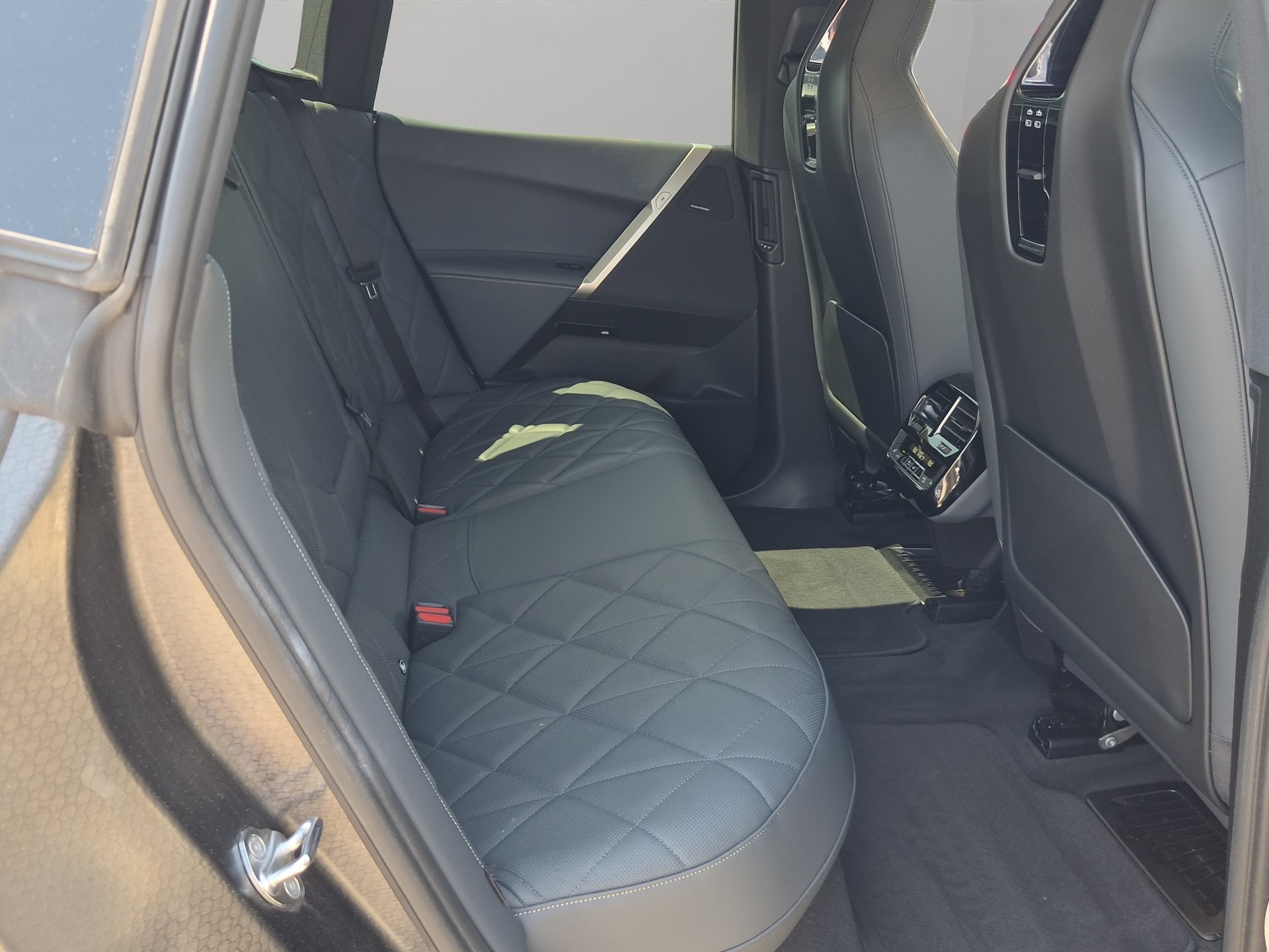 BMW iX xDrive50-image-22