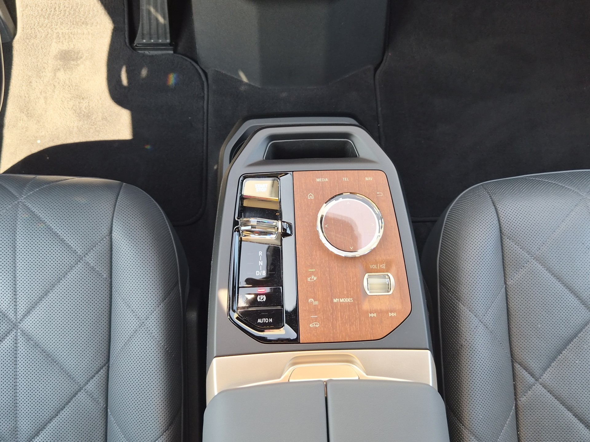 BMW iX xDrive50-image-17