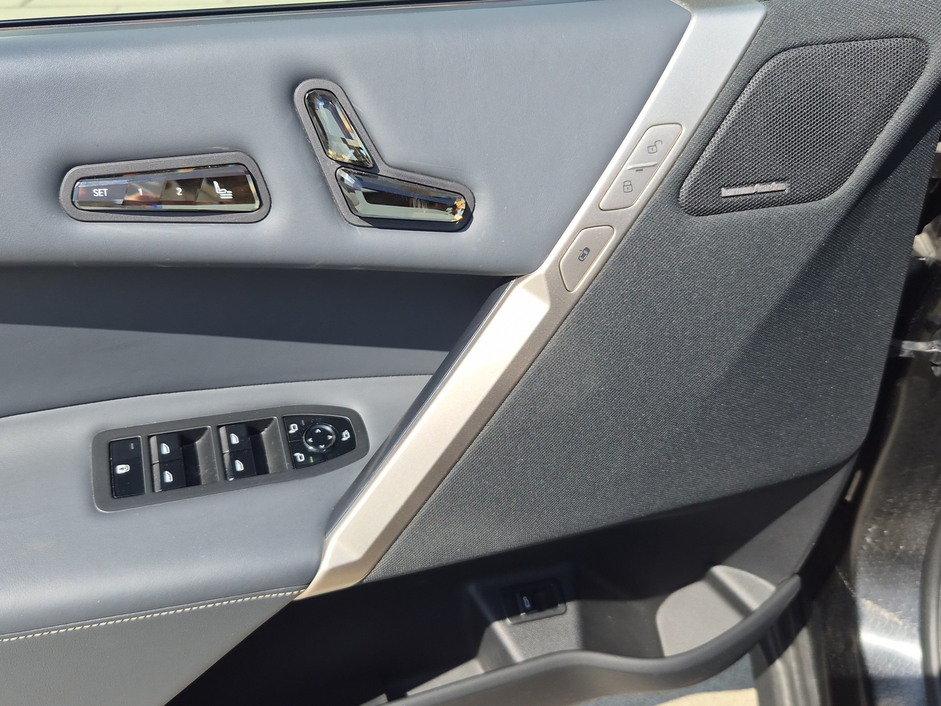 BMW iX xDrive50-image-12