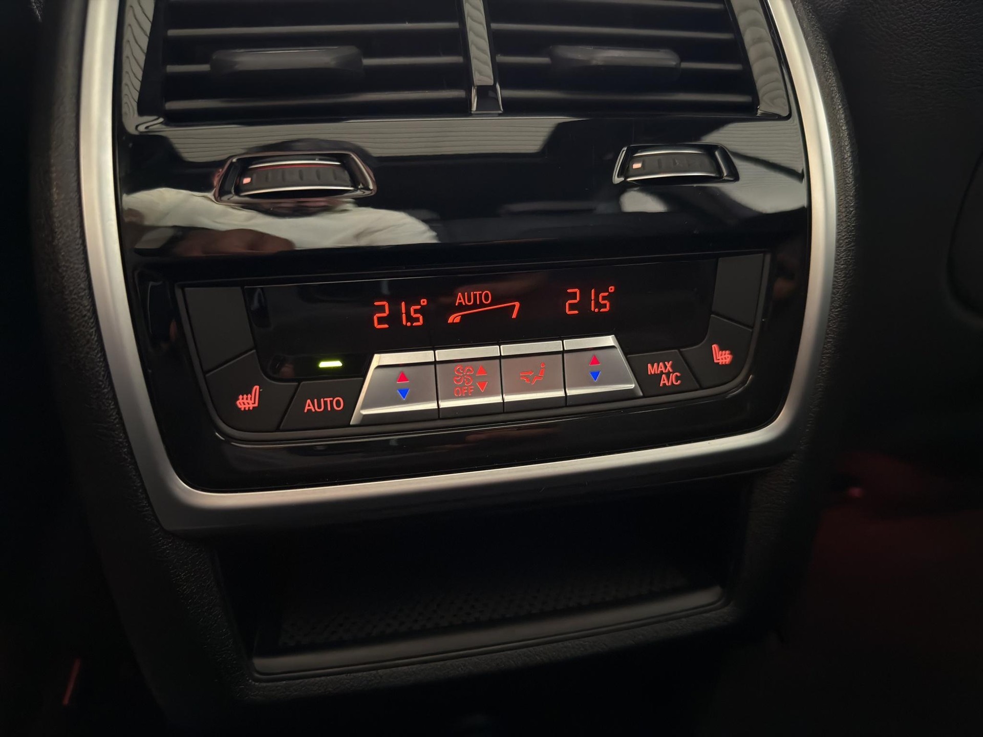 BMW X5 xDrive M50d-image-18