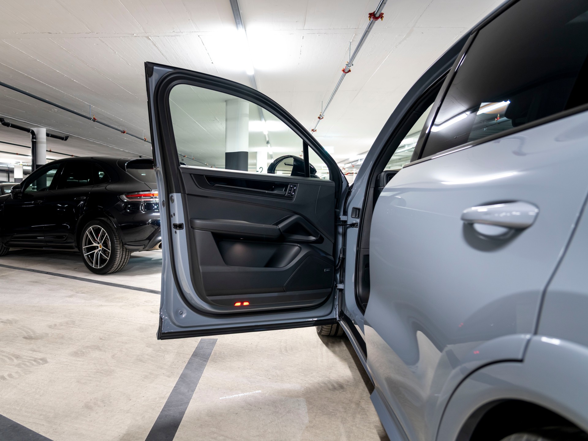 PORSCHE Cayenne Black Edition Tiptronic-image-17