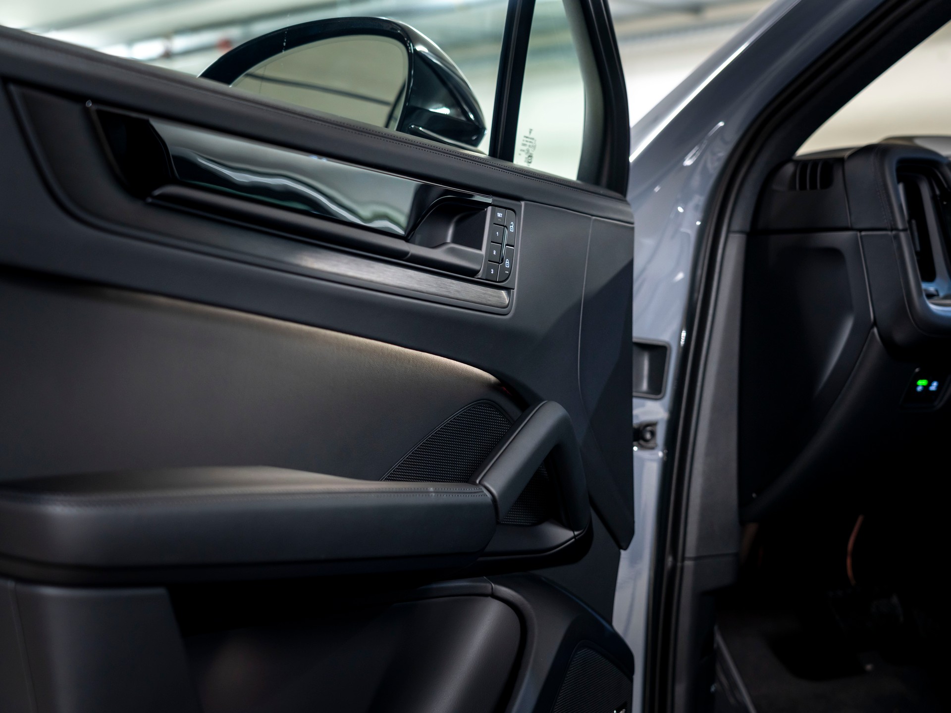 PORSCHE Cayenne Black Edition Tiptronic-image-15