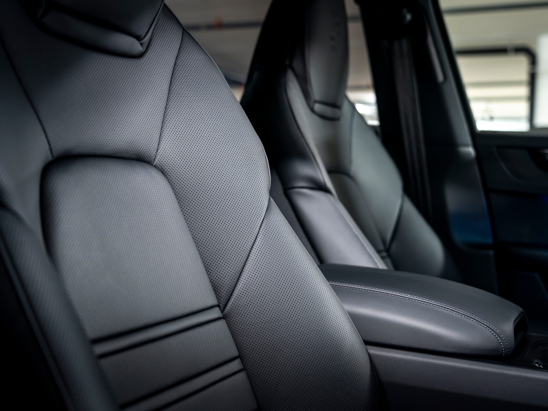 PORSCHE Cayenne Black Edition Tiptronic-image-22