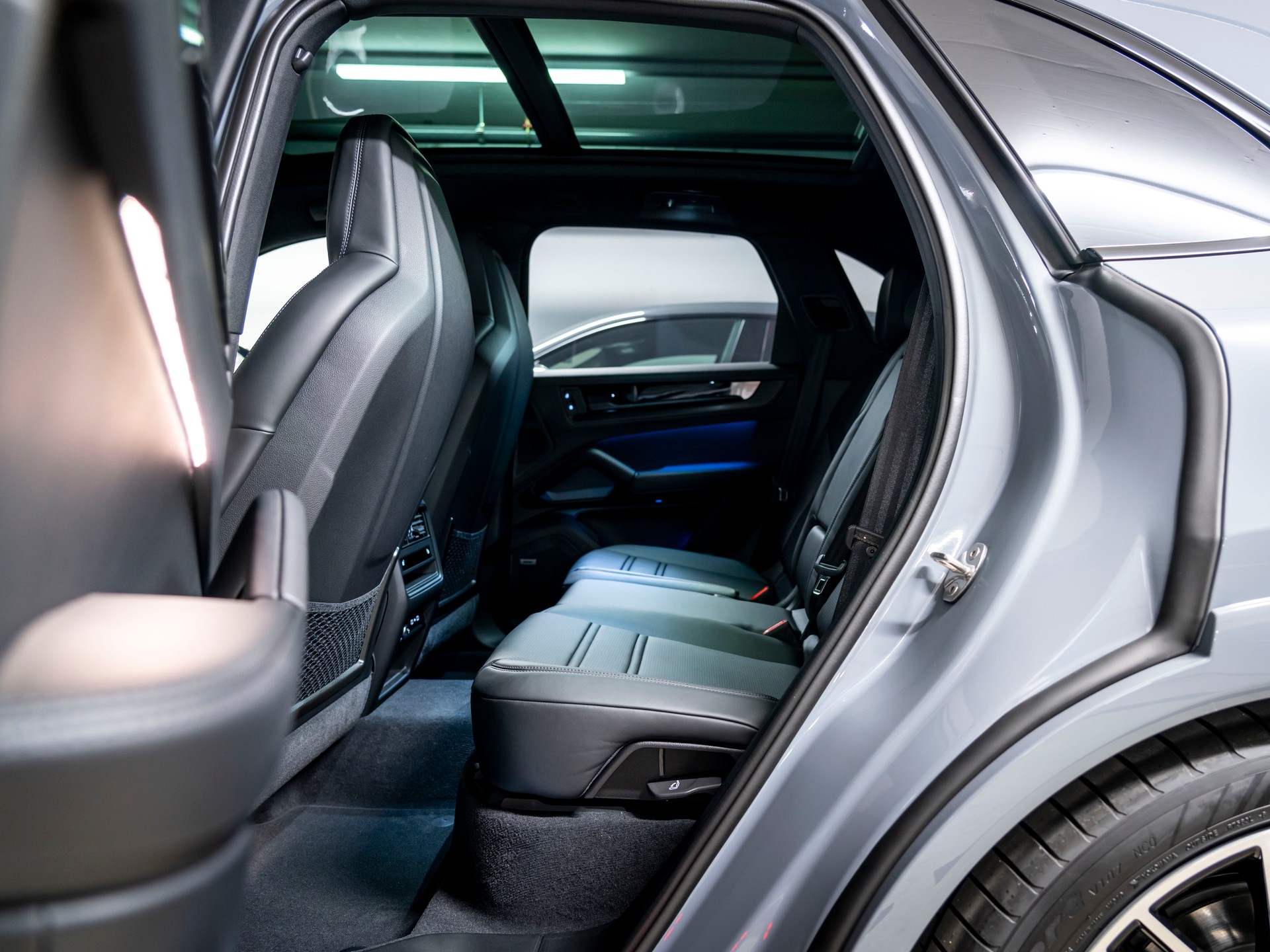PORSCHE Cayenne Black Edition Tiptronic-image-18