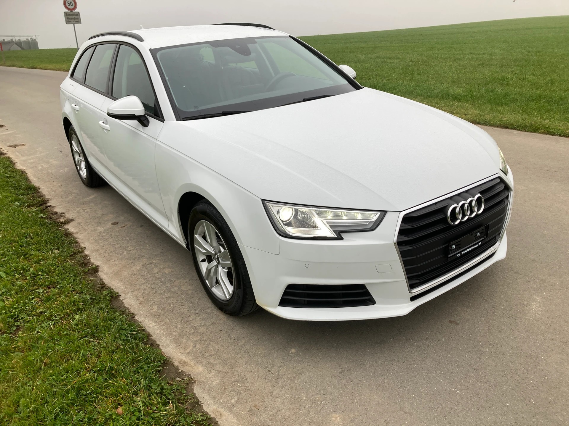 AUDI A4 Avant 2.0 TDI Sport-image-1