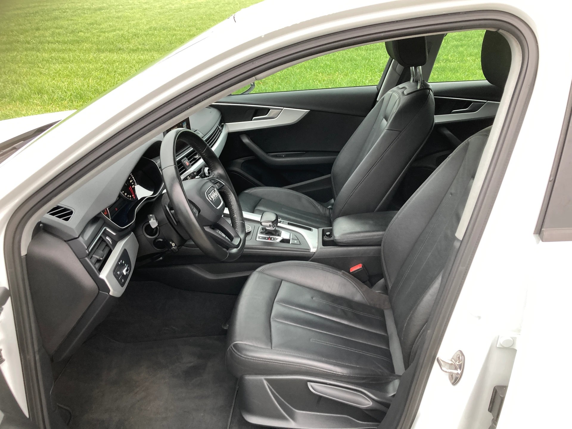 AUDI A4 Avant 2.0 TDI Sport-image-8
