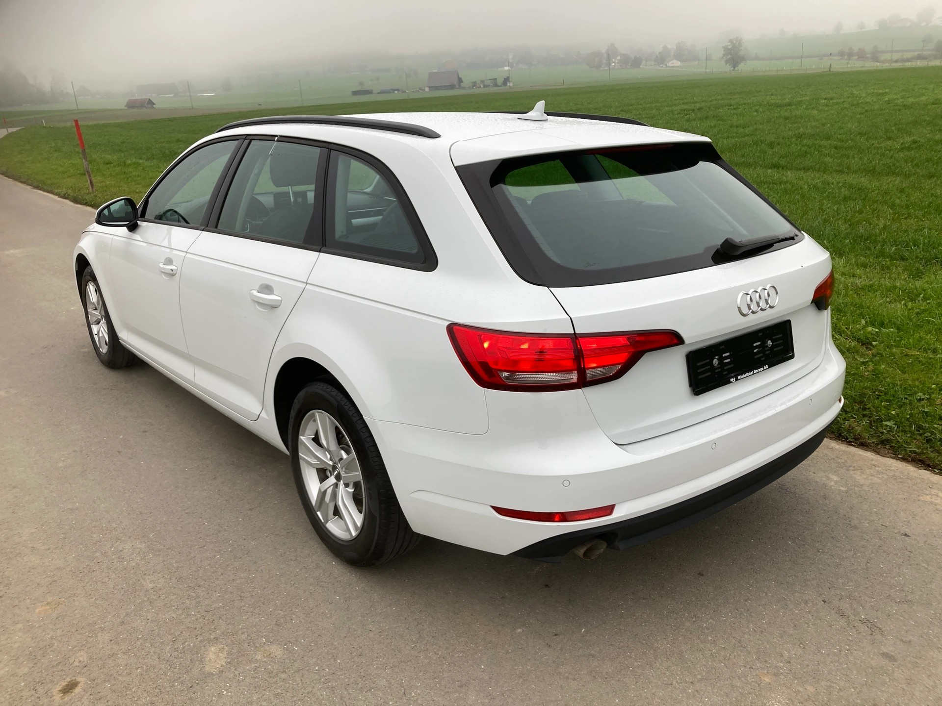 AUDI A4 Avant 2.0 TDI Sport-image-3