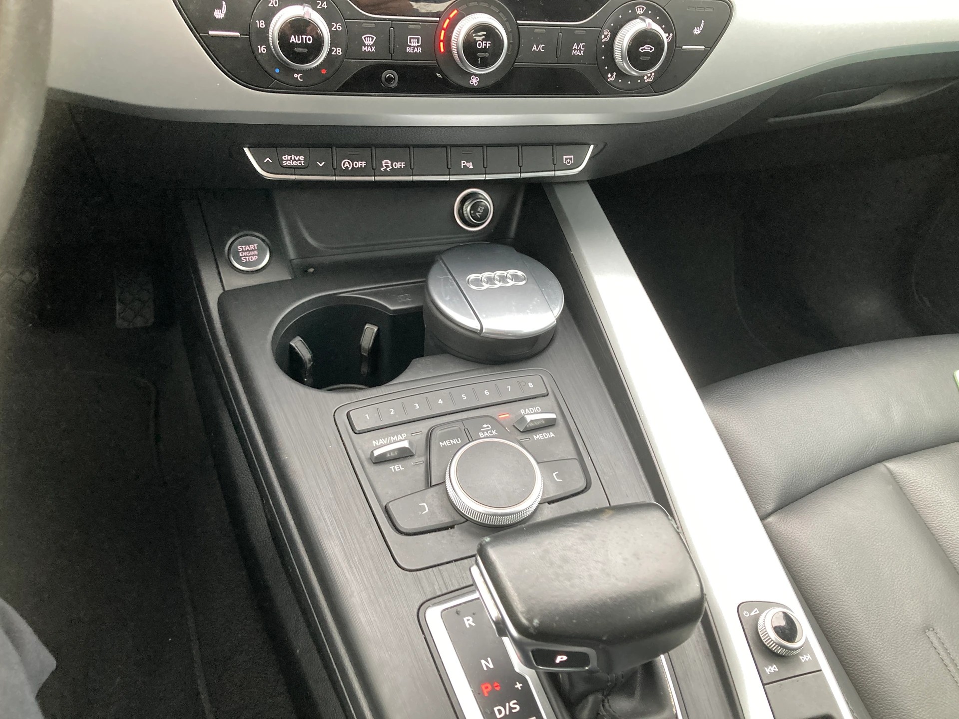 AUDI A4 Avant 2.0 TDI Sport-image-11