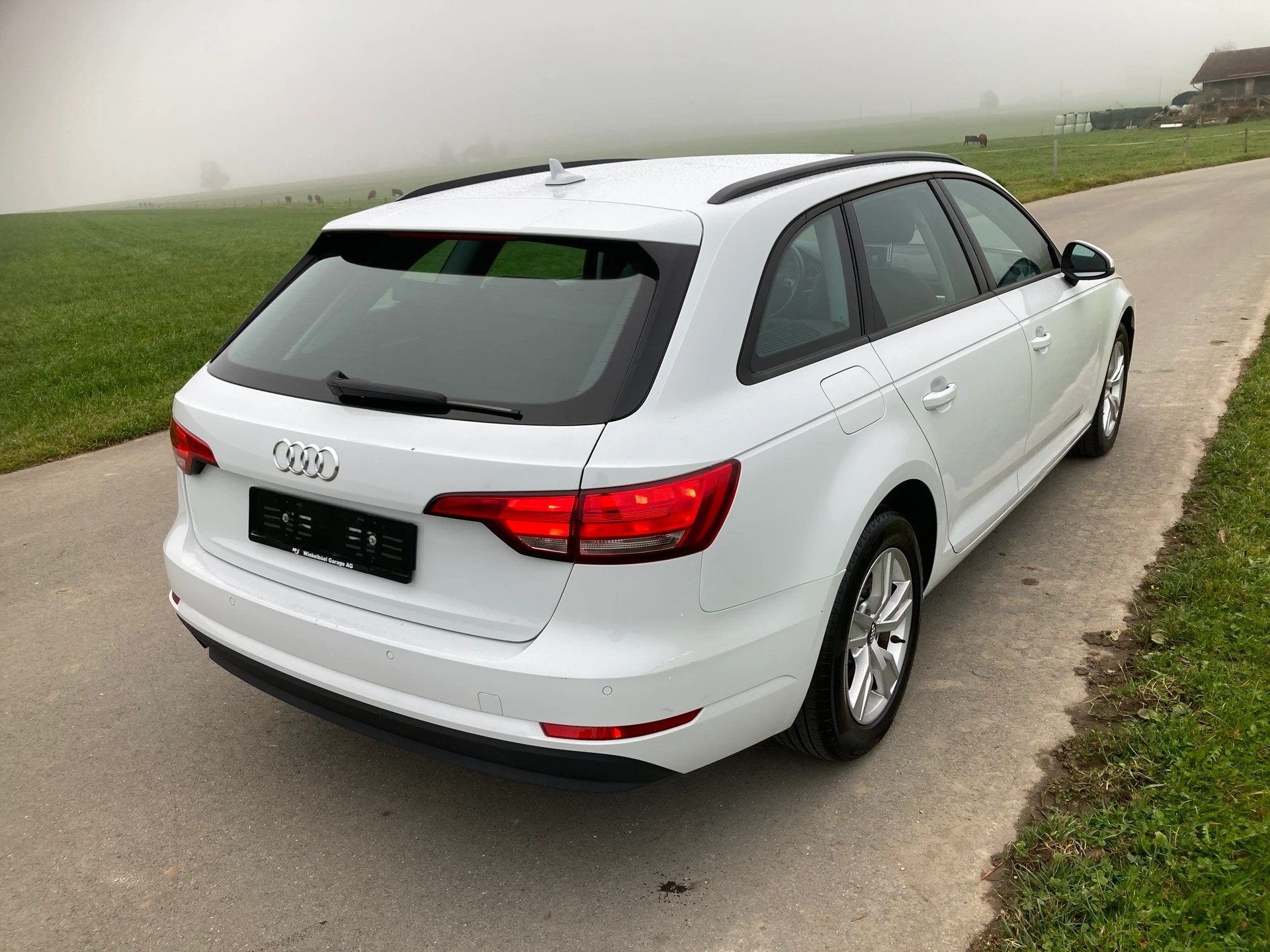 AUDI A4 Avant 2.0 TDI Sport-image-2