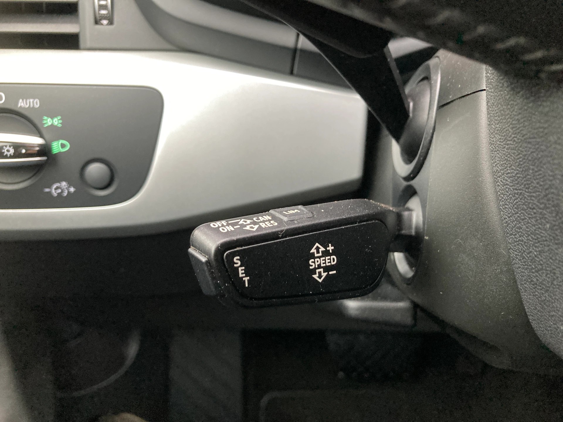 AUDI A4 Avant 2.0 TDI Sport-image-13