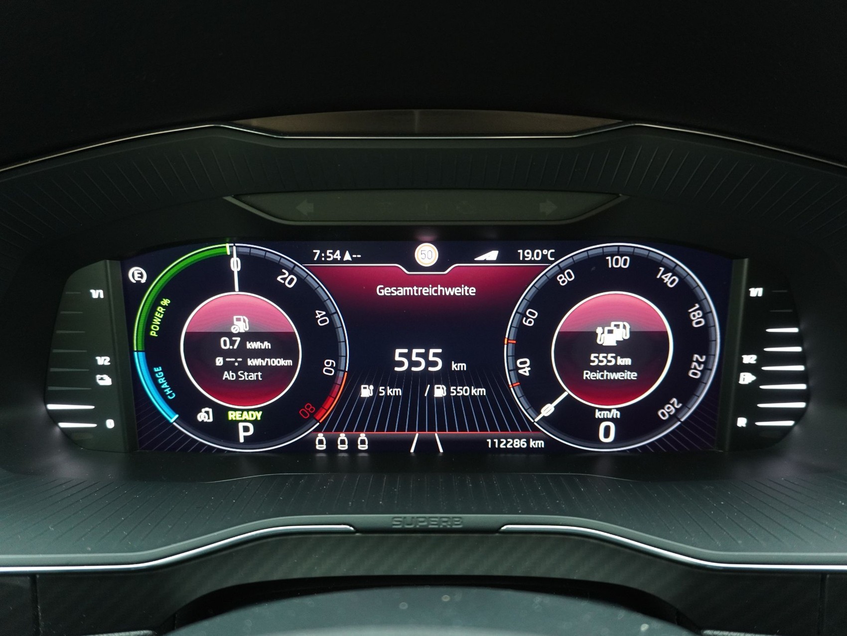 SKODA Superb Combi 1.4 TSI DSG PHEV Sport Line-image-16