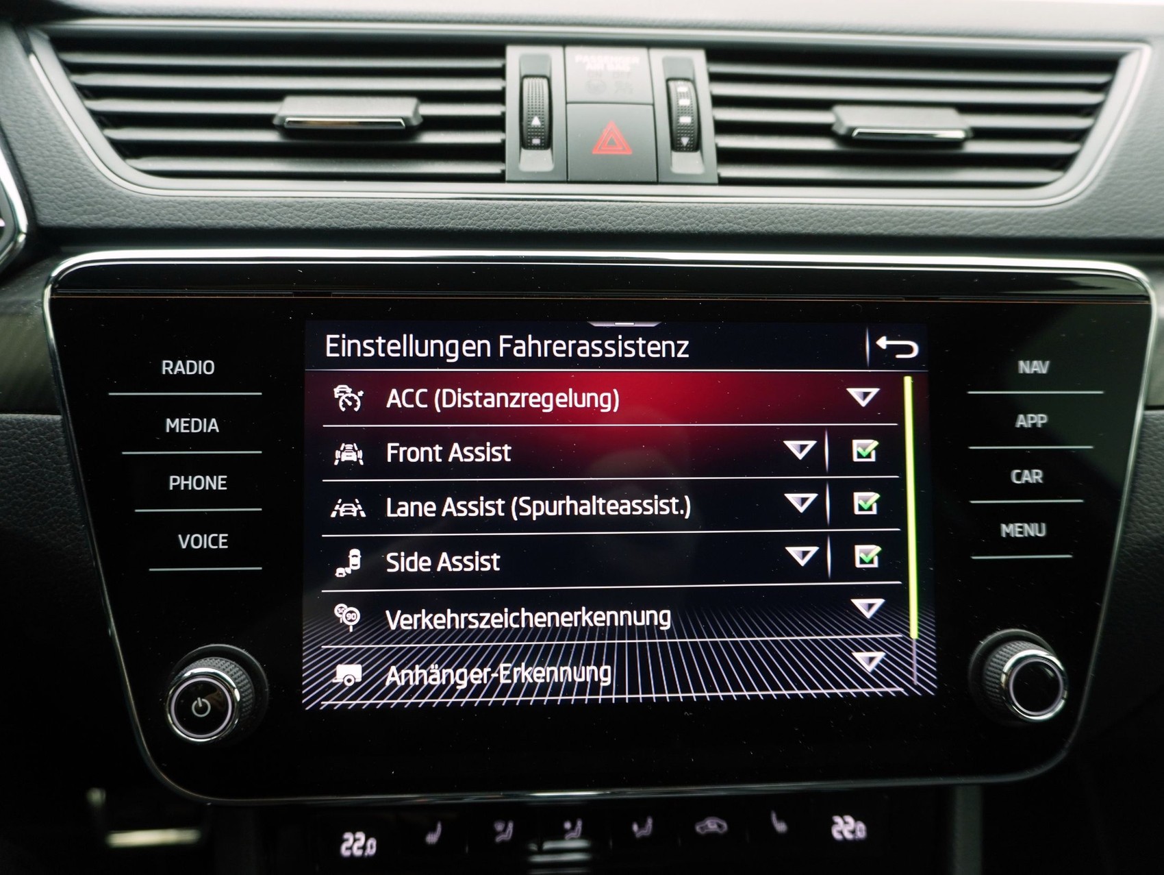 SKODA Superb Combi 1.4 TSI DSG PHEV Sport Line-image-21