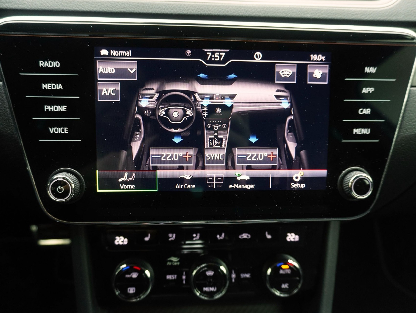 SKODA Superb Combi 1.4 TSI DSG PHEV Sport Line-image-17