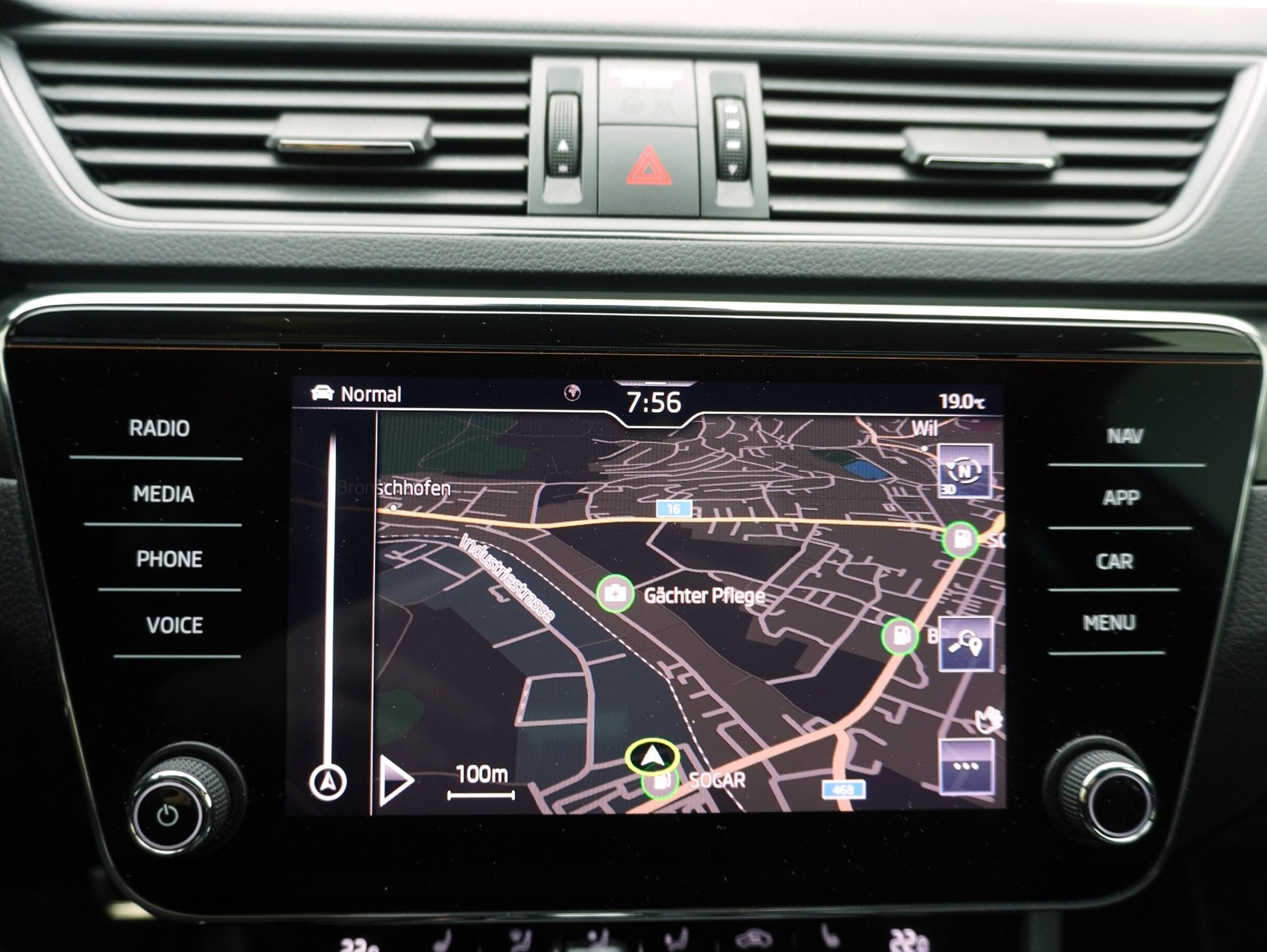 SKODA Superb Combi 1.4 TSI DSG PHEV Sport Line-image-22
