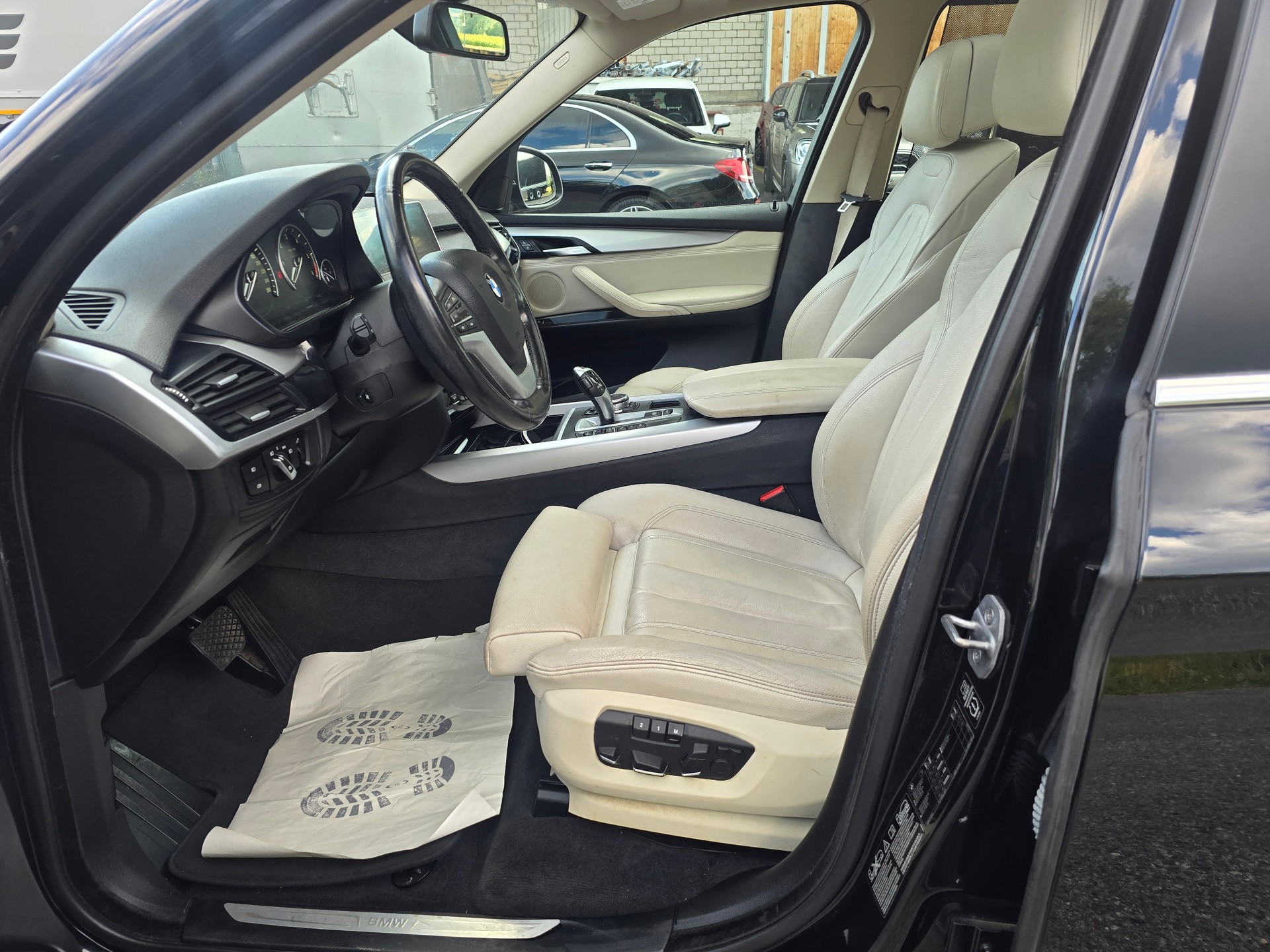 BMW X5 xDrive 30d Steptronic-image-12